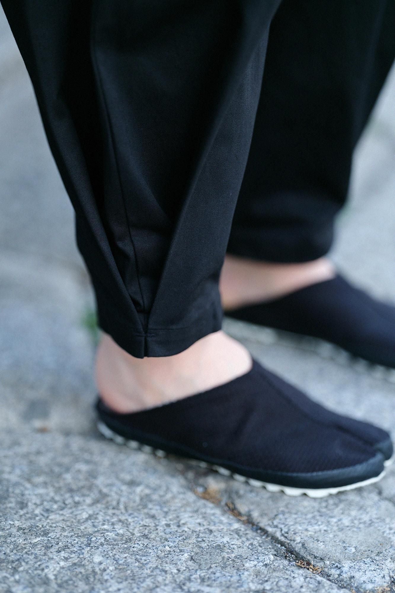 高密度 綾織（あやおり） 二ノ襞（にのひだ）もんぺ つぼみ／濡羽色（ぬればいろ）