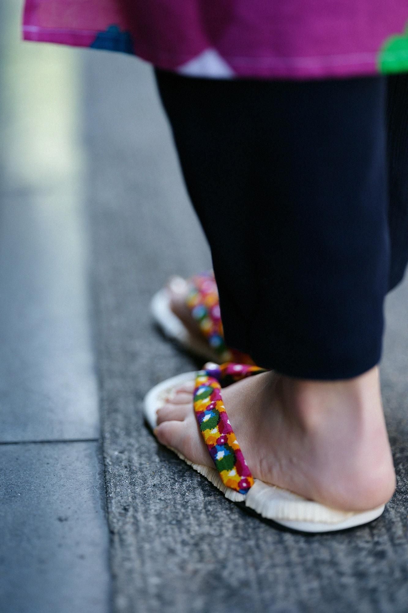 草履あさぶら 茶竹／咲きほこる