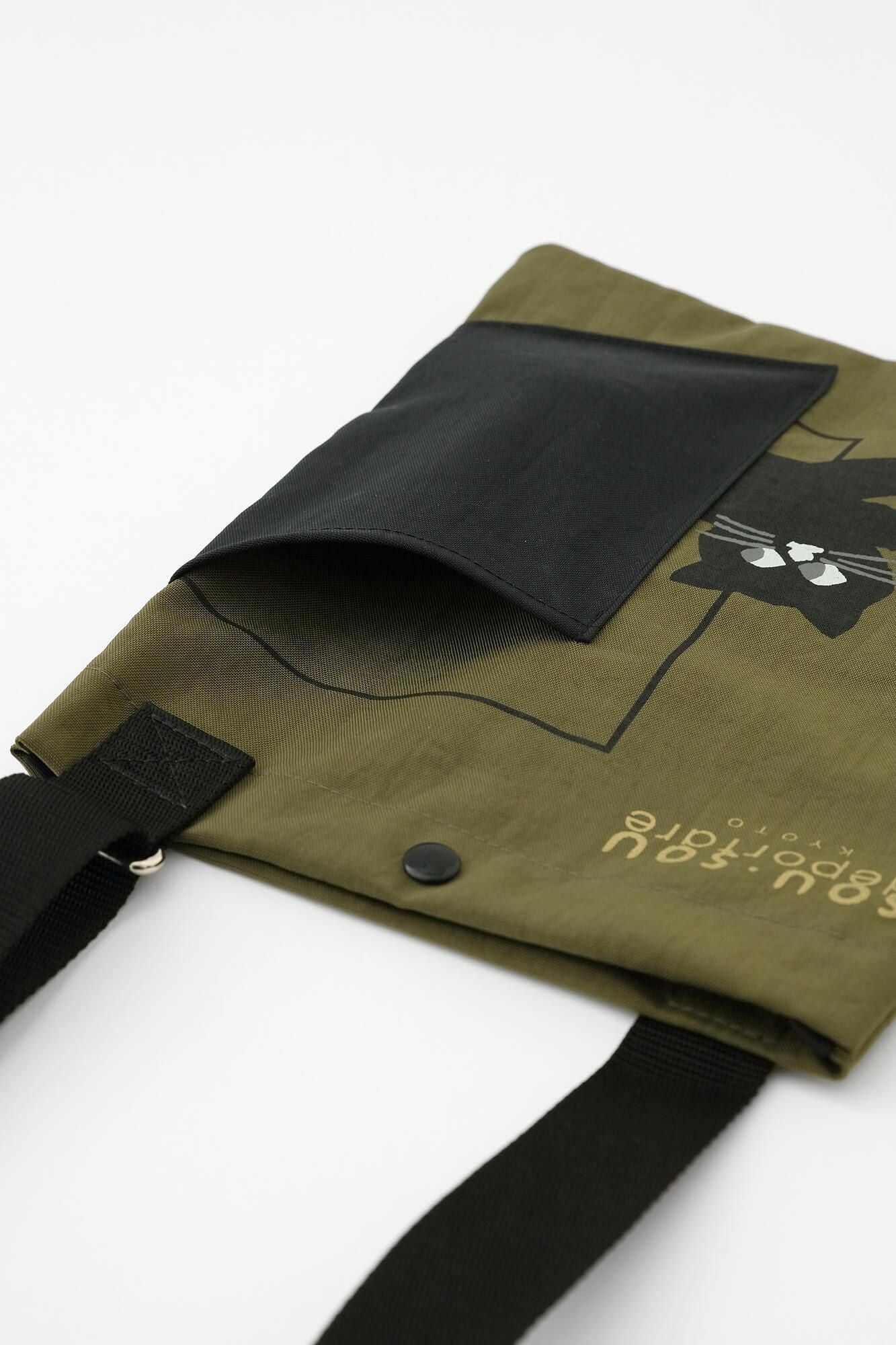 escape ナイロン サコッシュ 小／カーキ