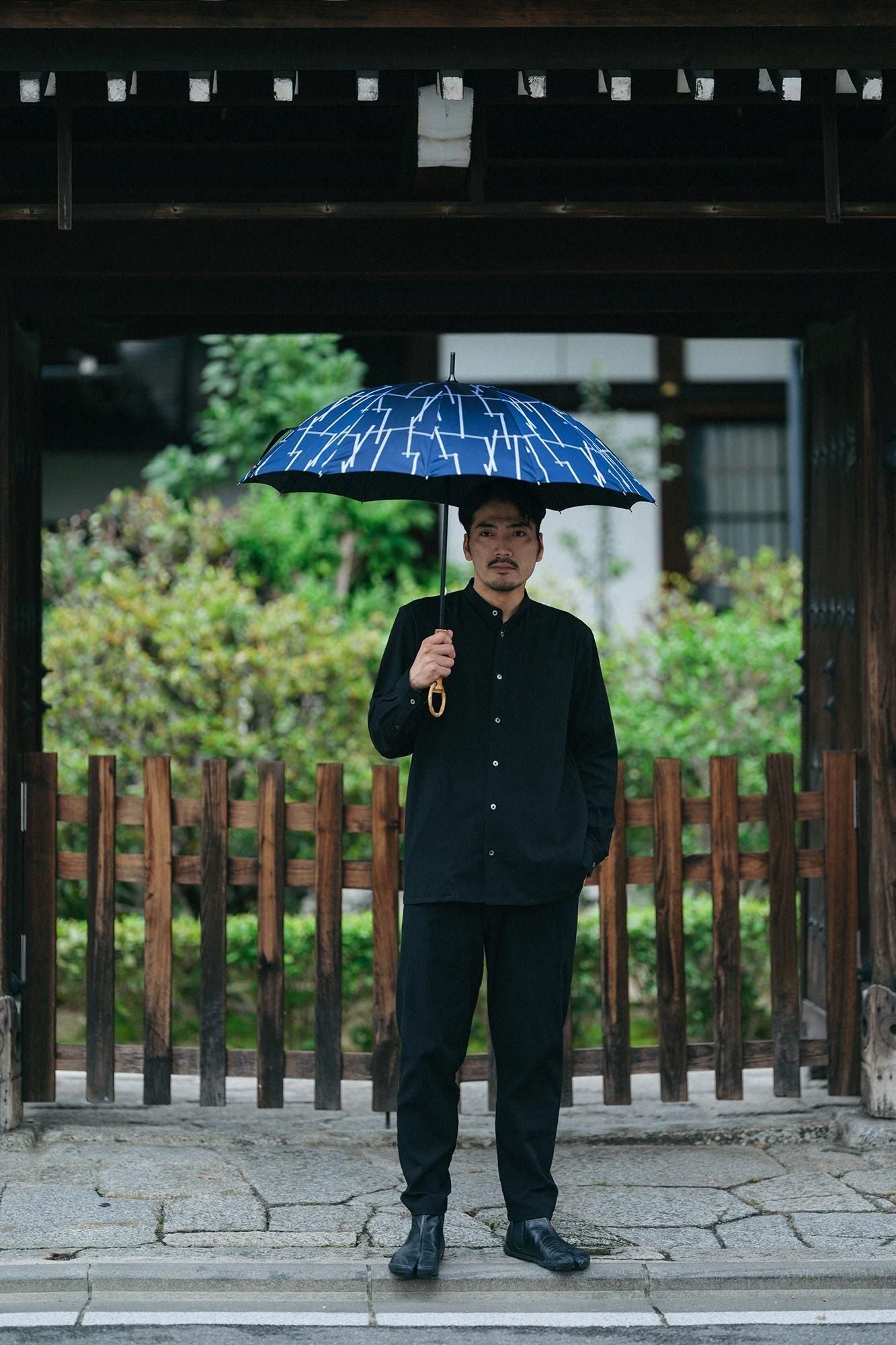 SOU・SOU×MOONBAT 郡内織（ぐんないおり） Carbon Umbrella／鳶（とび）