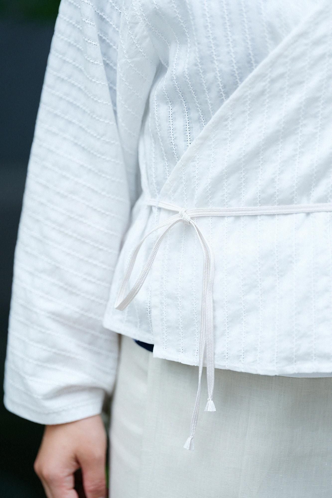 【未使用】SOU•SOU〈ソウソウ〉小袖寛衣（こそでかんい）南天と余白　M黒 透かし間道刺繍（かんとうししゅう） 小袖寛衣（こそでかんい