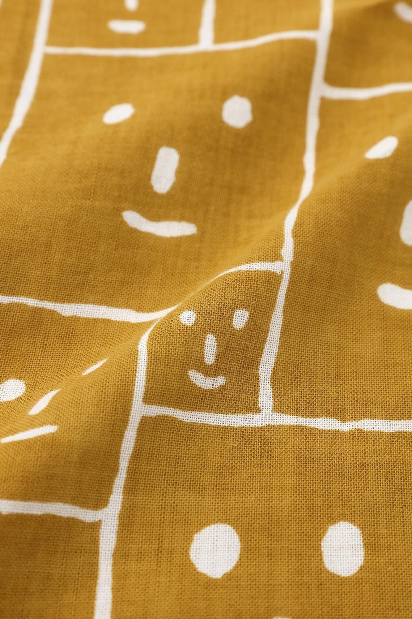 【net limited】Isemomen Cotton Bun / Short Sleeve Shirt Smile Faces Mustard Color