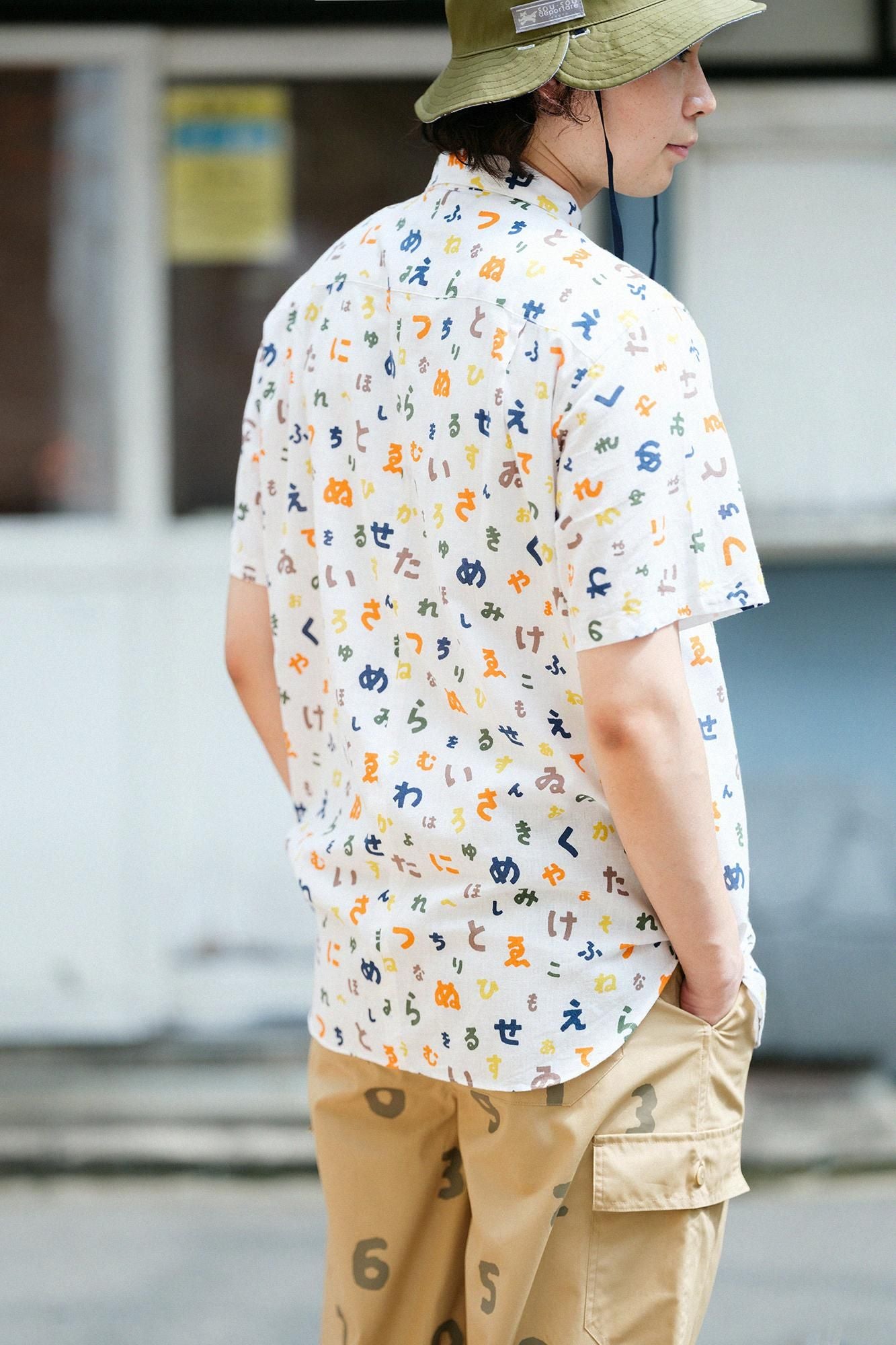 [仅在线] ISE棉文文字（BUN）短袖衬衫/颜色是Smelly Yamaasobi