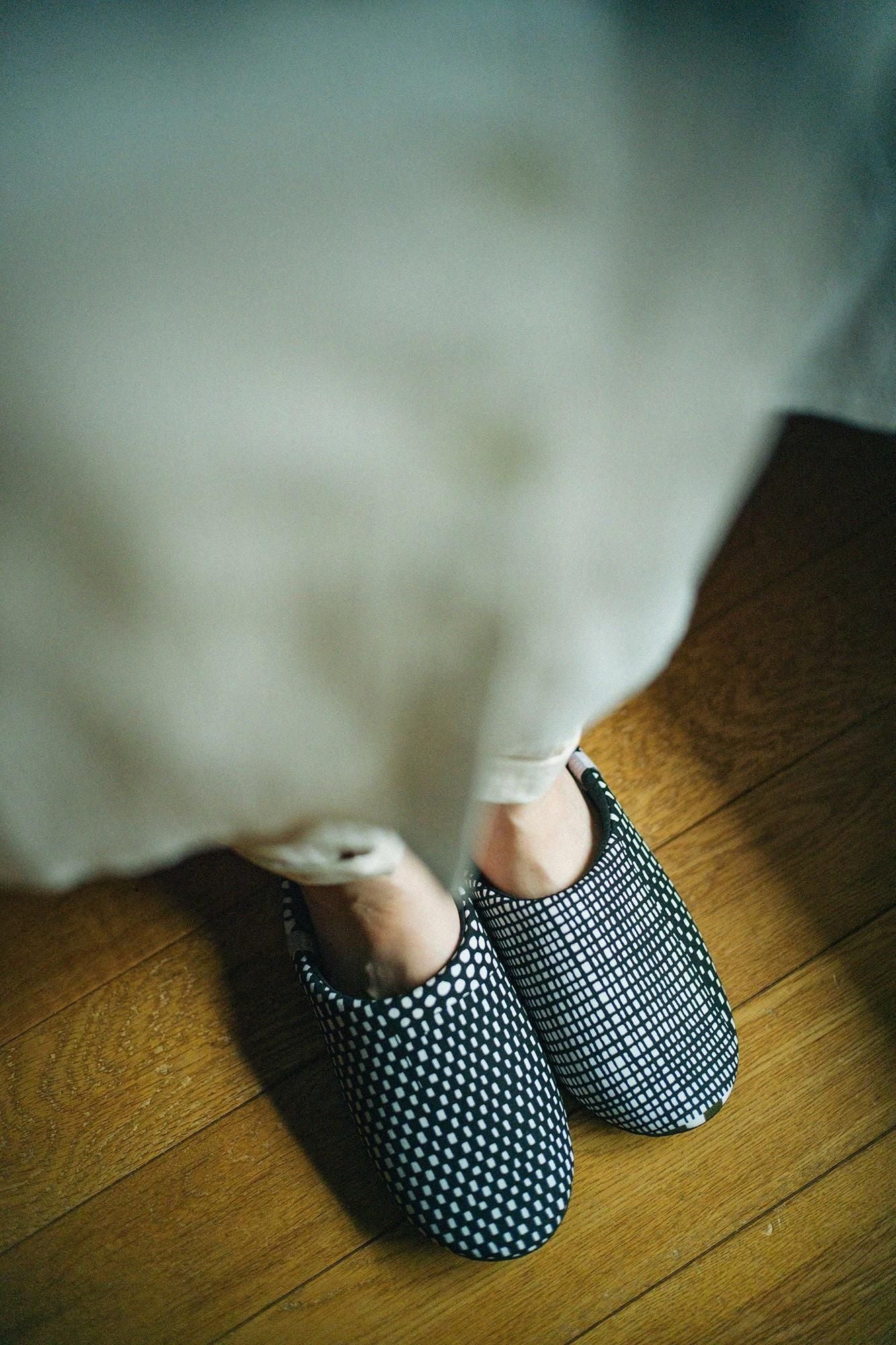 圖案紋樣室內拖鞋／點線 墨色