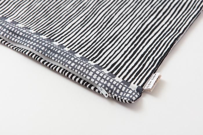 Plain weave 21st count Cushion Cover／Lines and Dots Ink Black