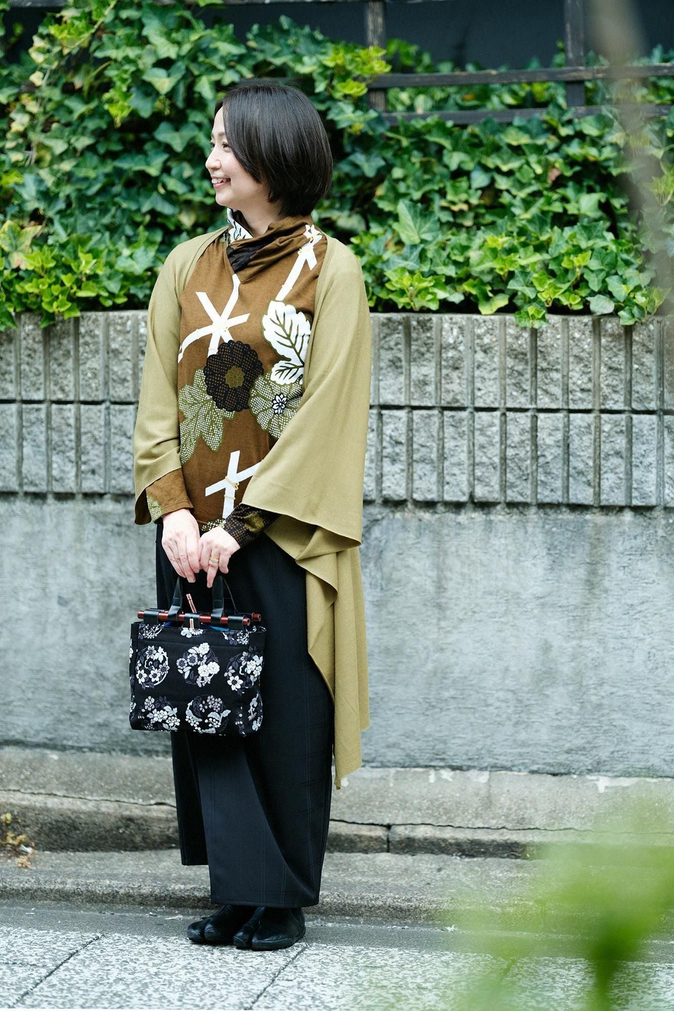 衿巻ジバン／籬菊模様（まがきぎくもよう)  写し(うつし)  憲法色（けんぽういろ）