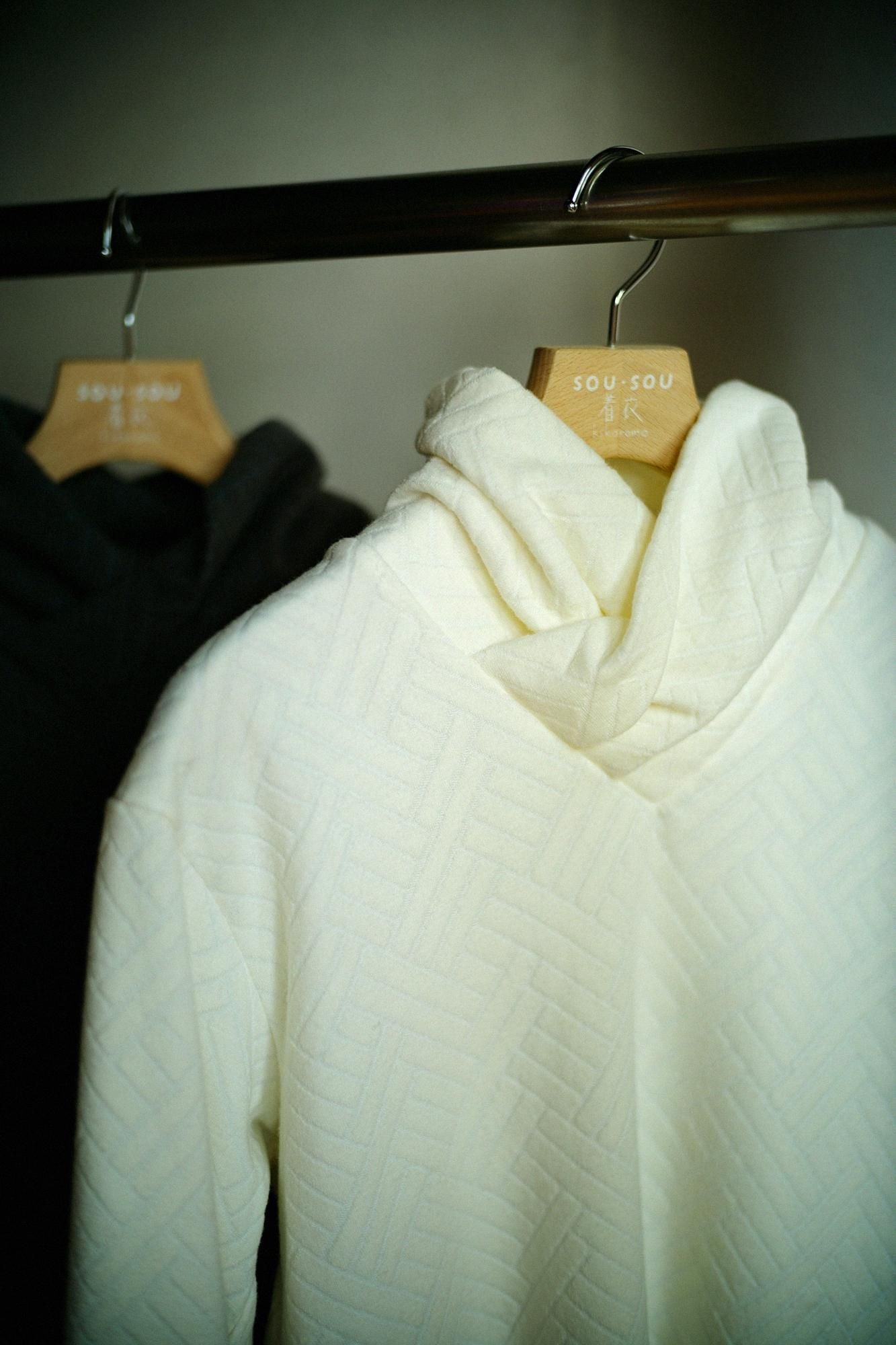 雙層緹花 高領上衣／鳥白色