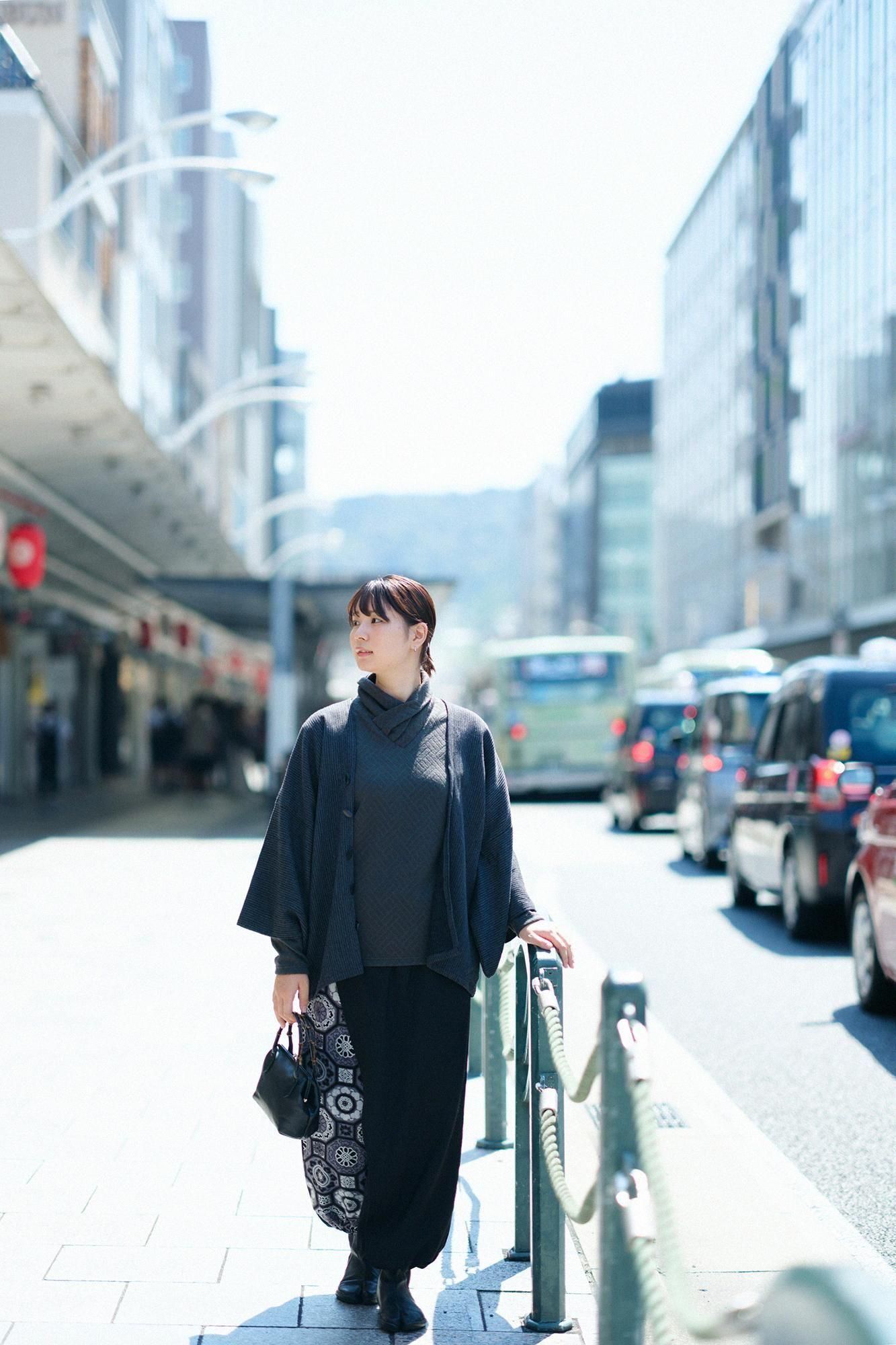 提花领口/深绿色