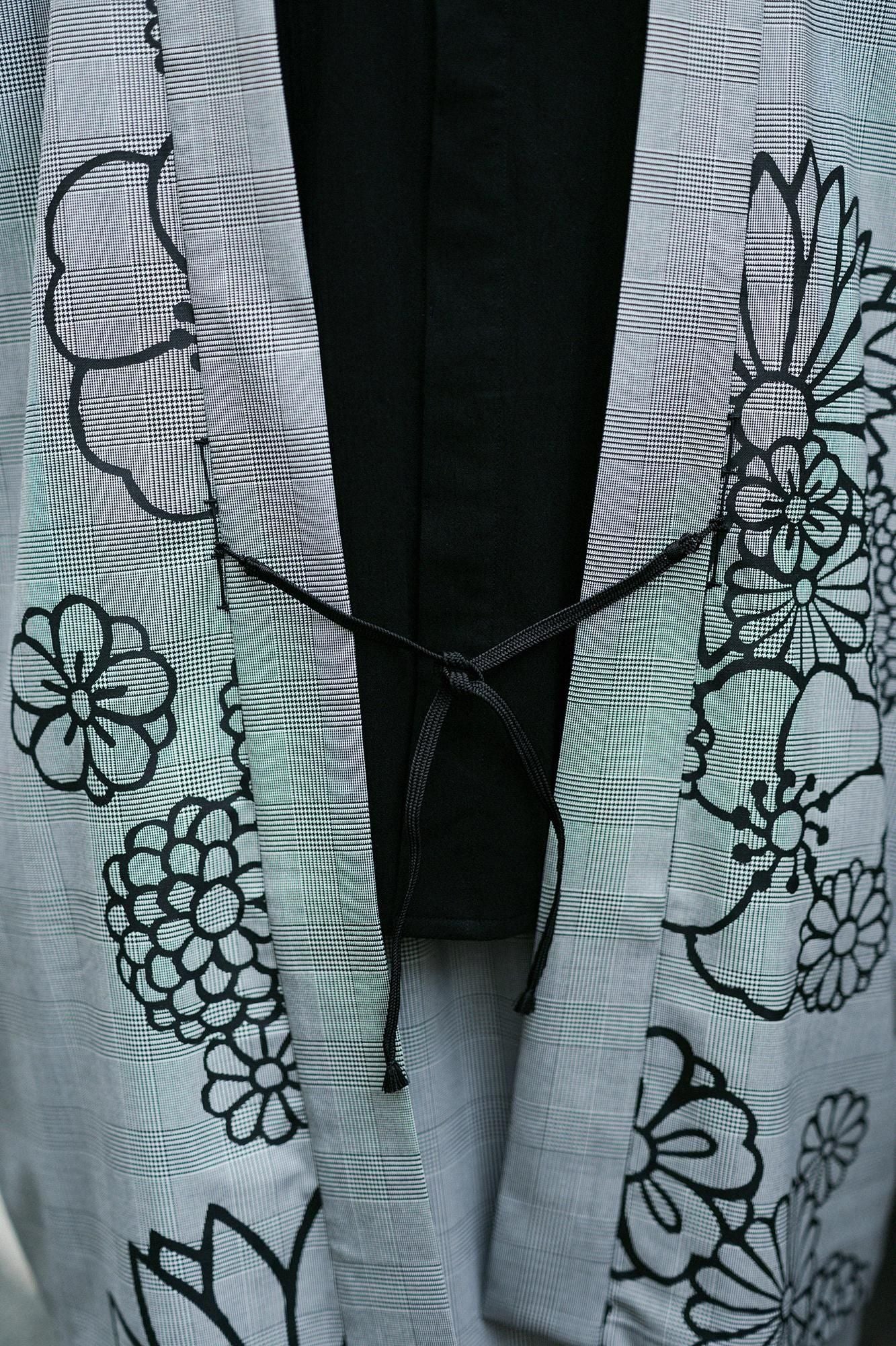 千鳥格子織（ちどりごうしおり） 角袖袢纏（かくそではんてん） 単（ひとえ）／金襴緞子（きんらんどんす） 羅墨（らぼく）