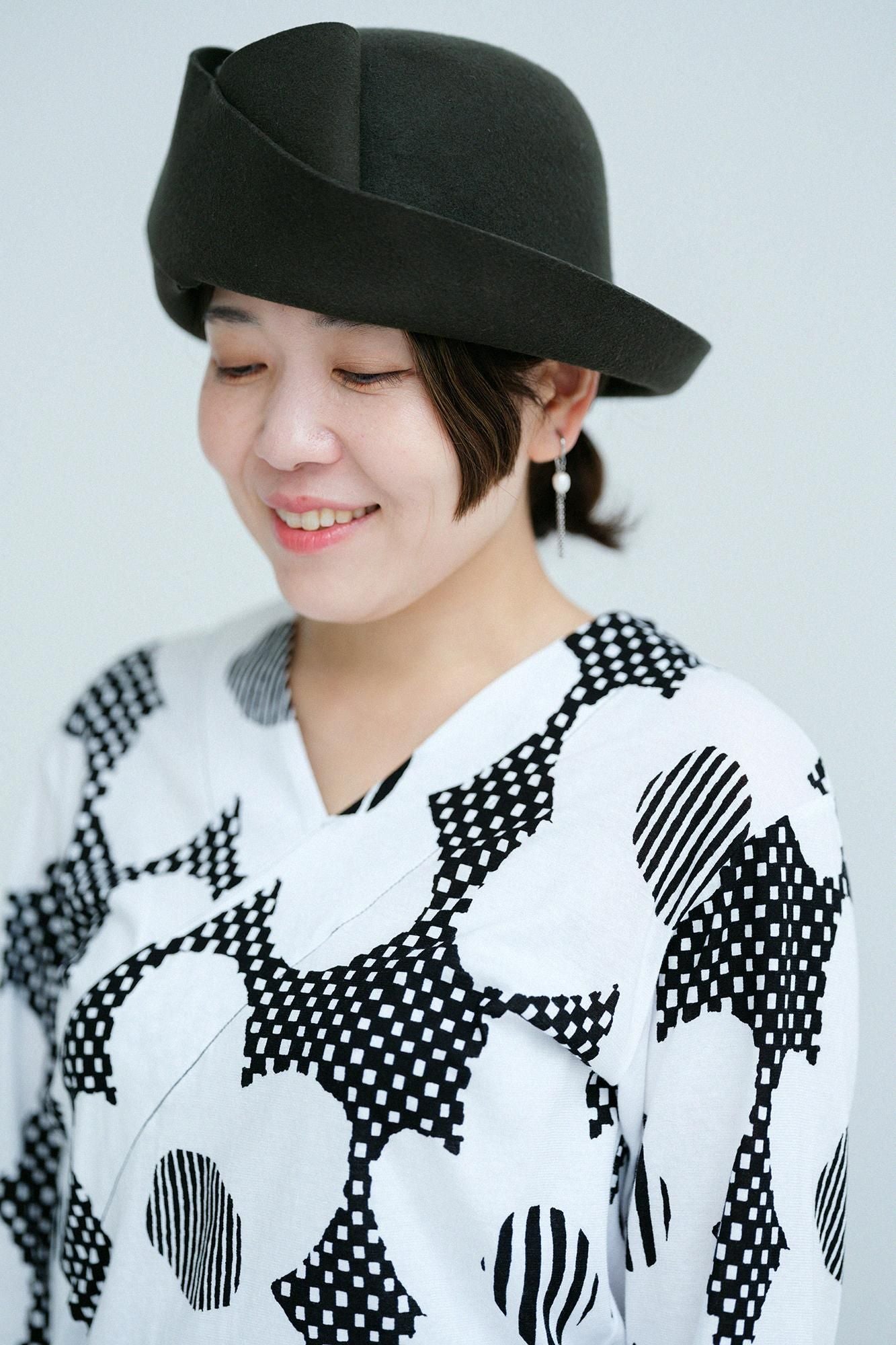 V-neck Shirt Long Sleeve / Floral Pattern