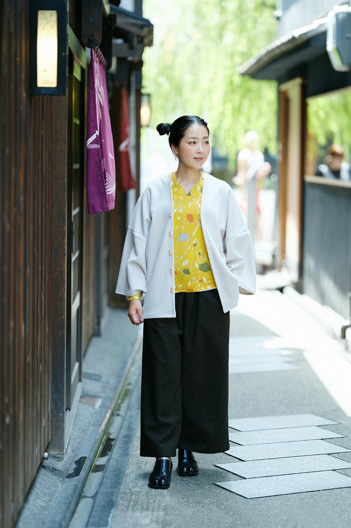 Long Sleeve V-neck Shirt / Sayakeshi