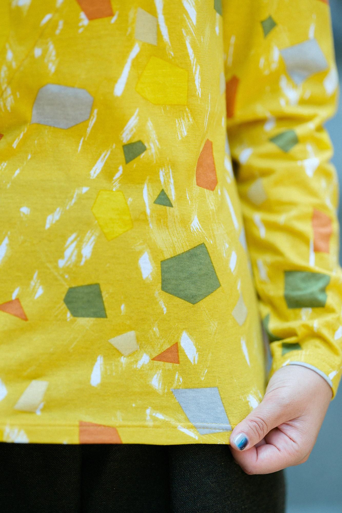 Long Sleeve V-neck Shirt / Sayakeshi