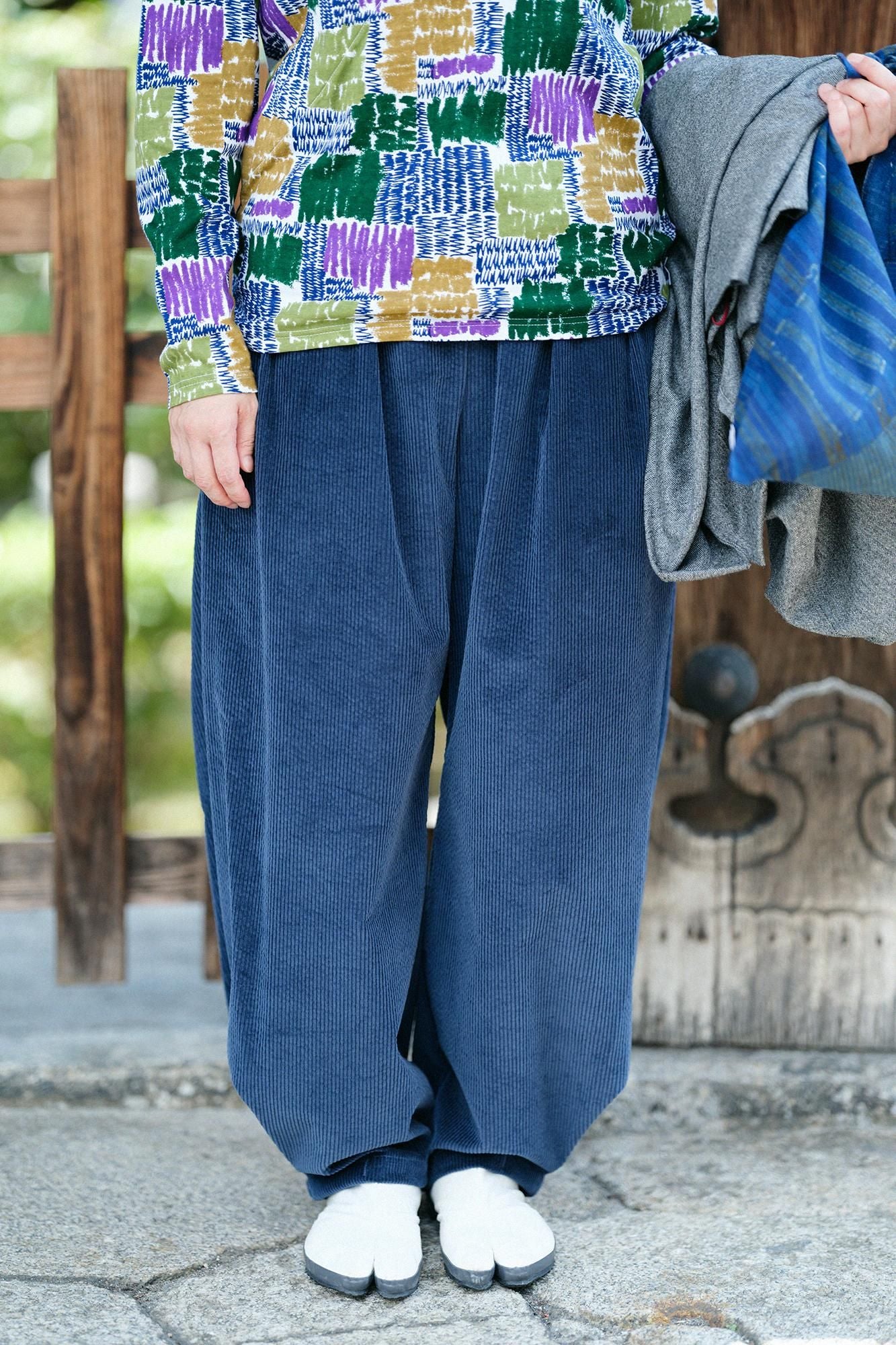 【net限定】コール天 畝（うね） 二ノ襞（にのひだ）もんぺ つぼみ／褐返（かちがえし）