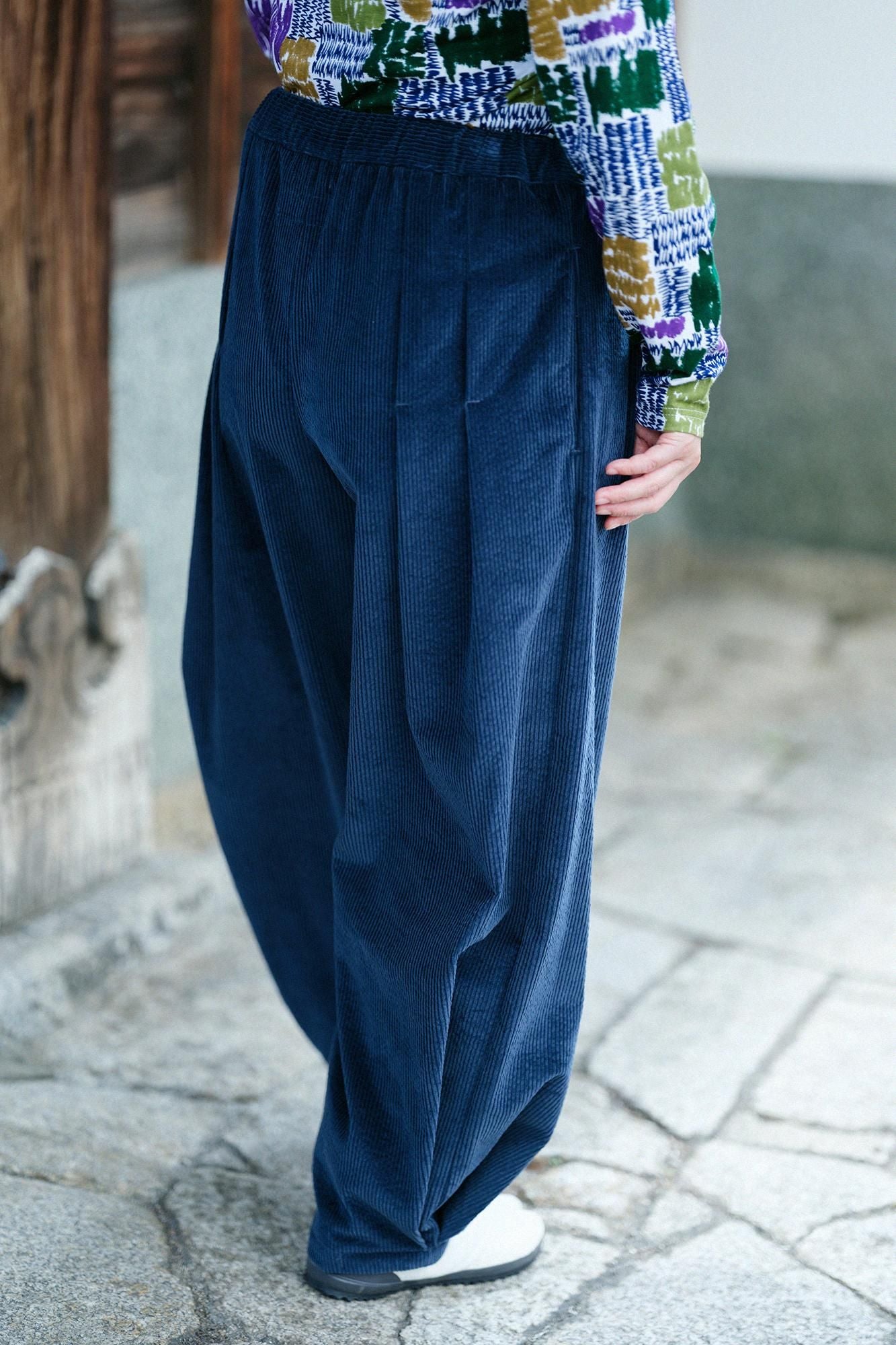 【net限定】コール天 畝（うね） 二ノ襞（にのひだ）もんぺ つぼみ／褐返（かちがえし）