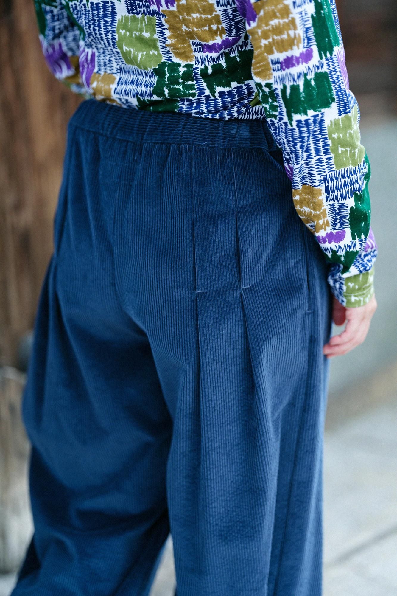 【net限定】コール天 畝（うね） 二ノ襞（にのひだ）もんぺ つぼみ／褐返（かちがえし）