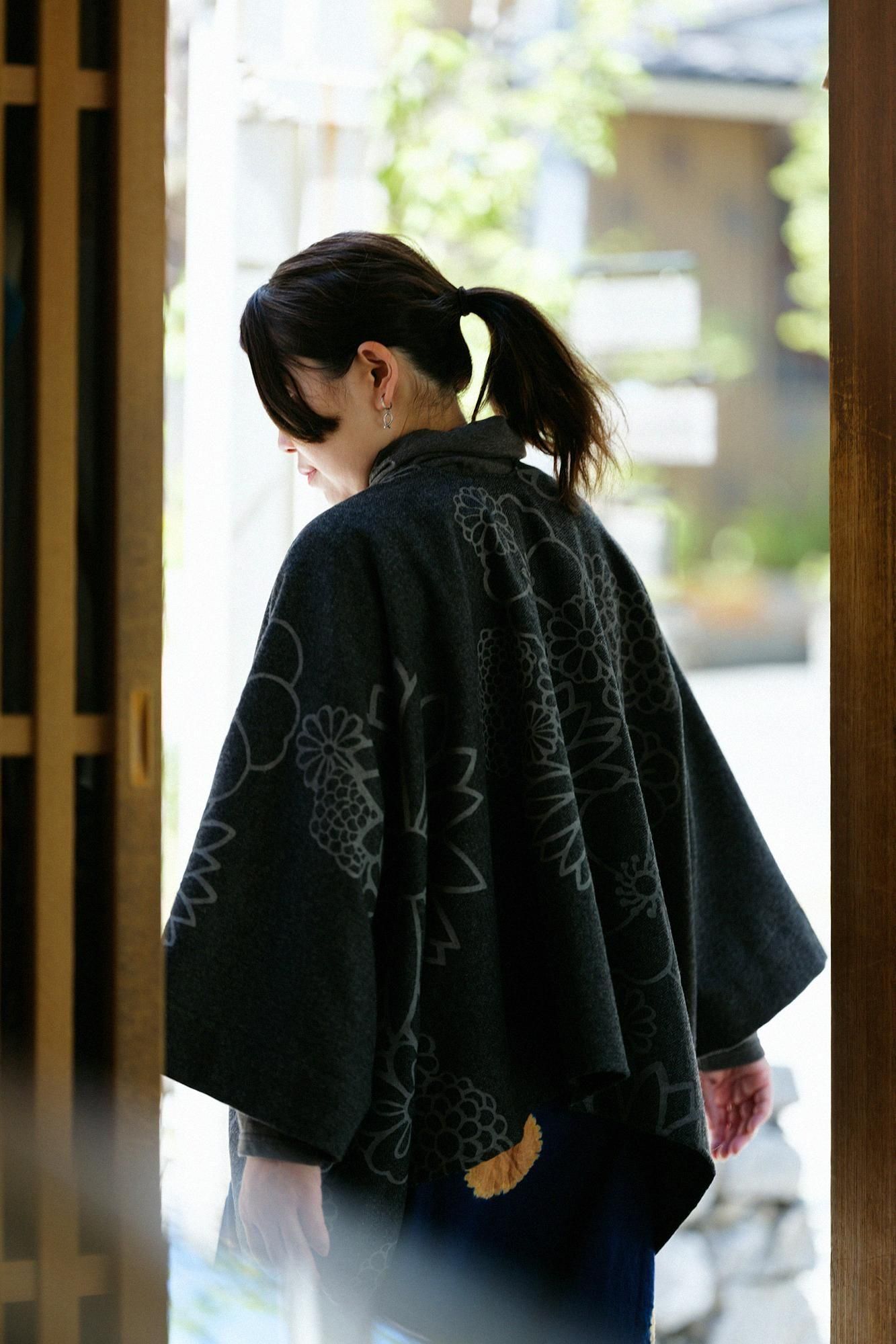 ツイード 杉綾織（すぎあやおり） きさらぎ 短丈（みじかたけ）／金襴緞子（きんらんどんす）と余白（よはく） 墨色（すみいろ）