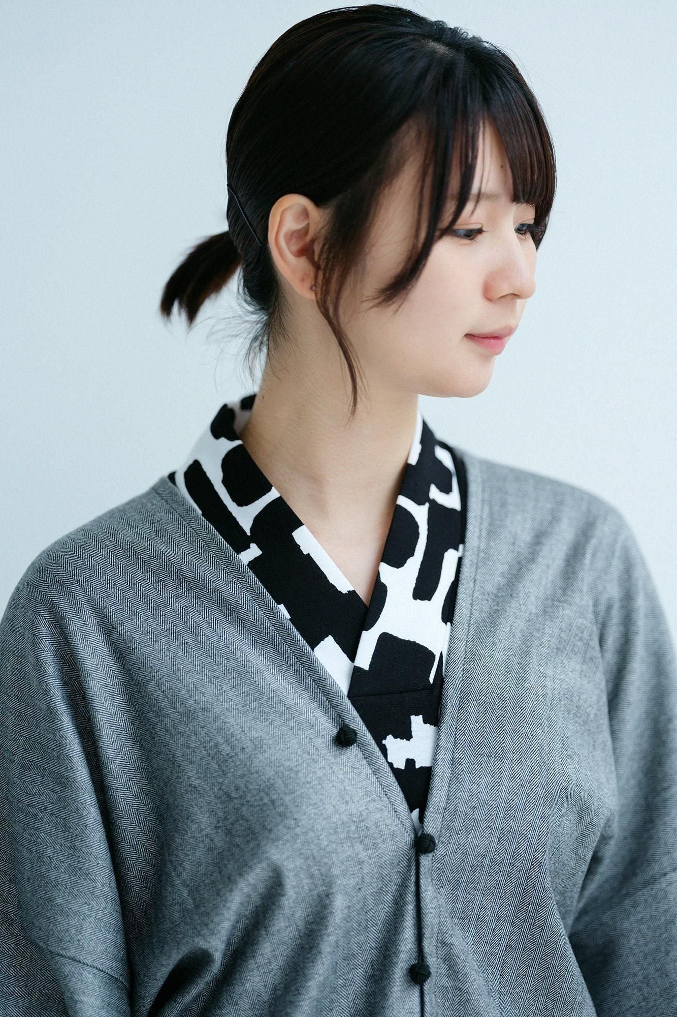 羊毛人造絲 人字形斜紋織 外披／深灰色