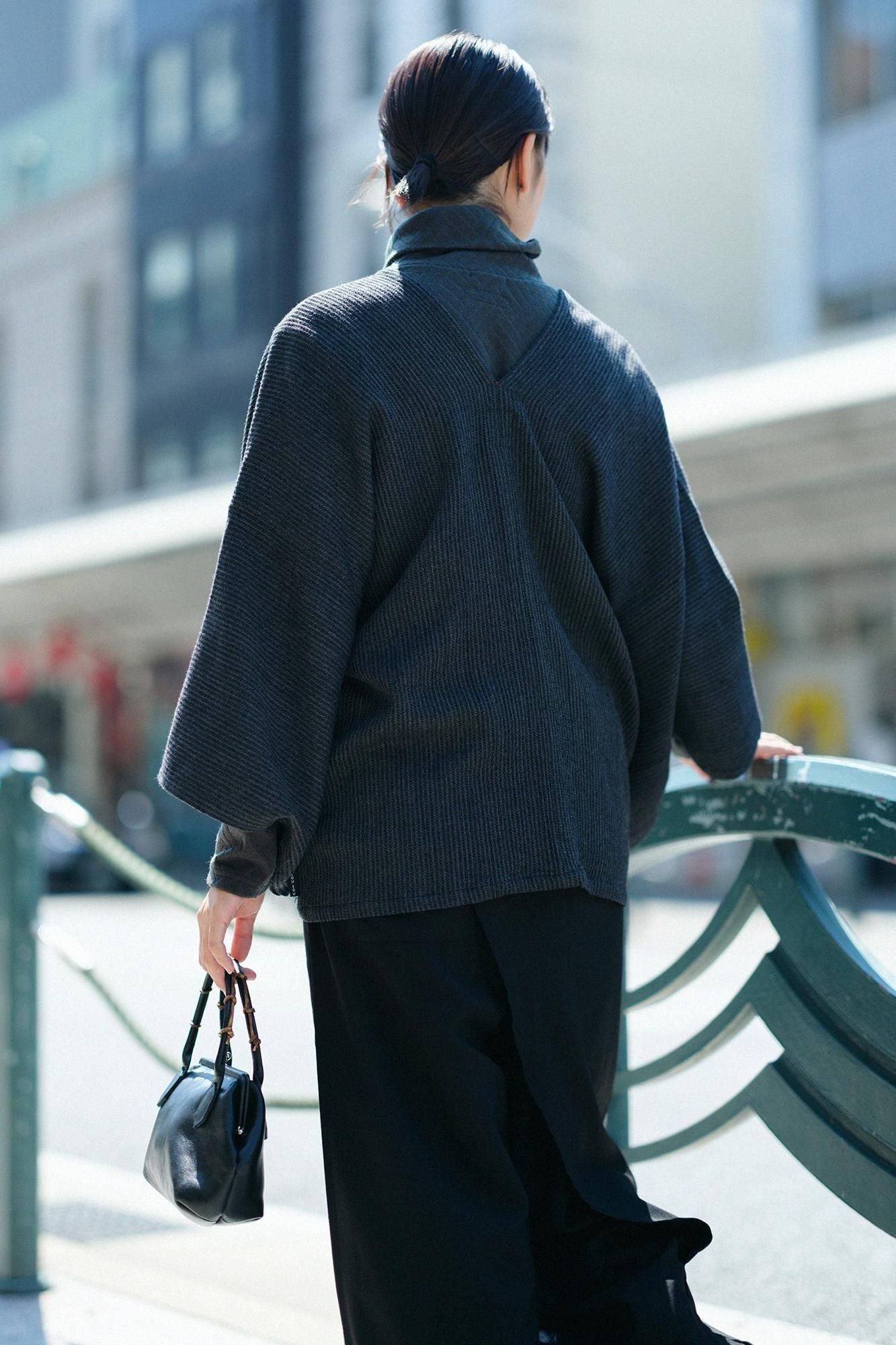 梳毛（そもう） はつき／墨色（すみいろ）