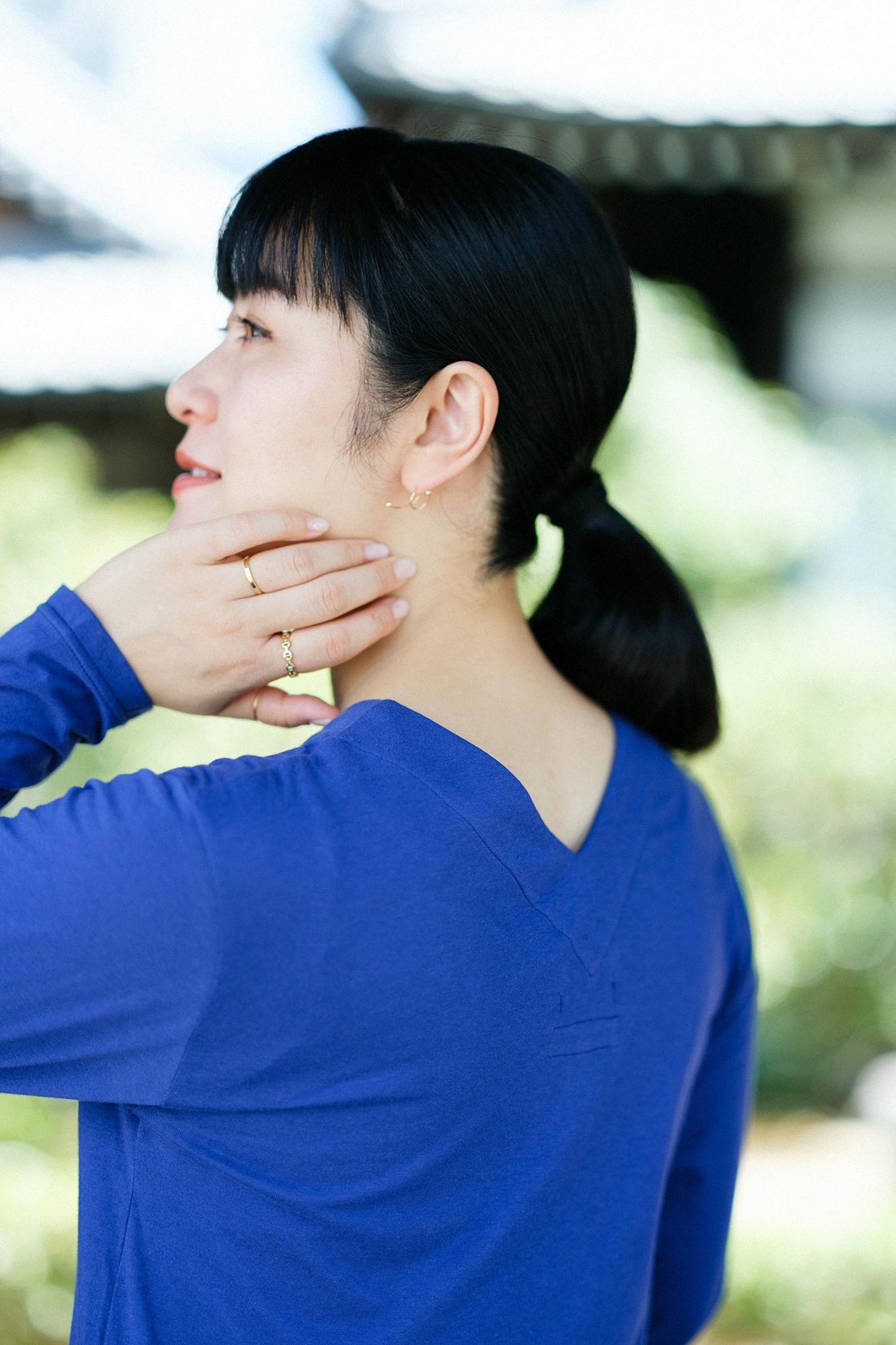 Long Sleeve V-neck Shirt / Ultramarine