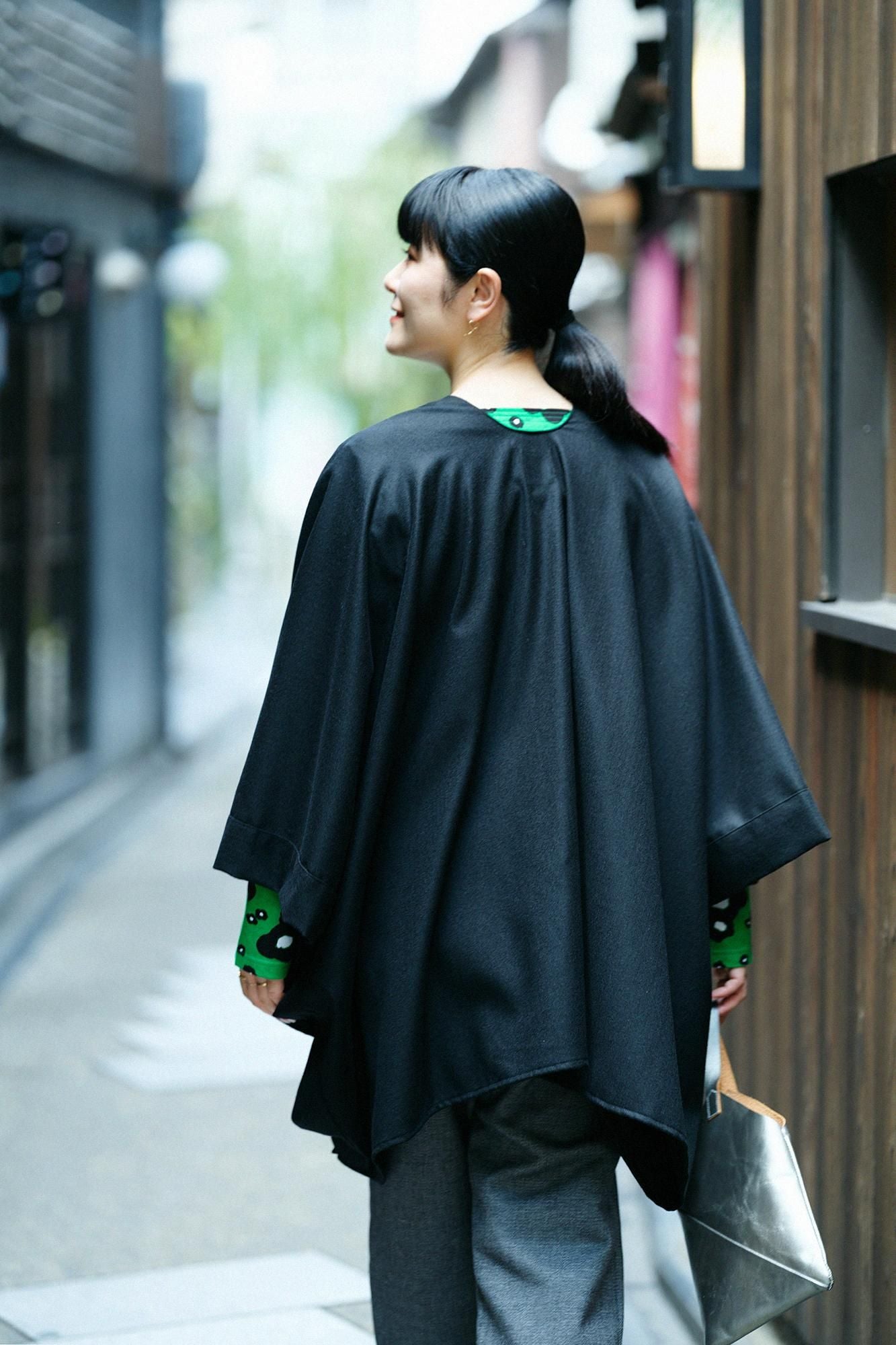 梳毛（そもう） 杉綾織（すぎあやおり） きさらぎ／濡羽色（ぬればいろ）