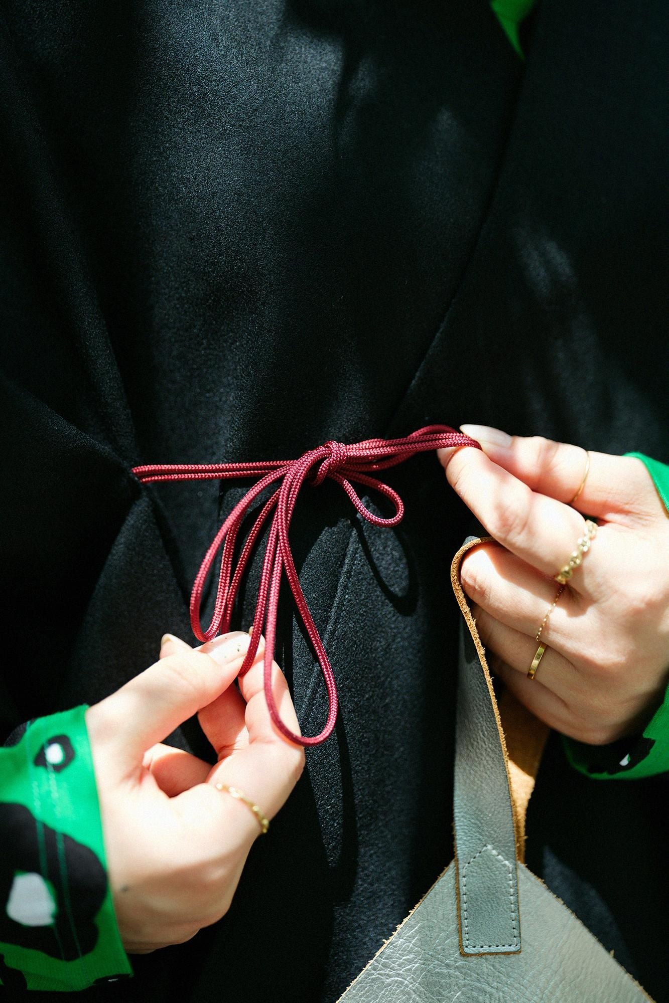 梳毛（そもう） 杉綾織（すぎあやおり） きさらぎ／濡羽色（ぬればいろ）