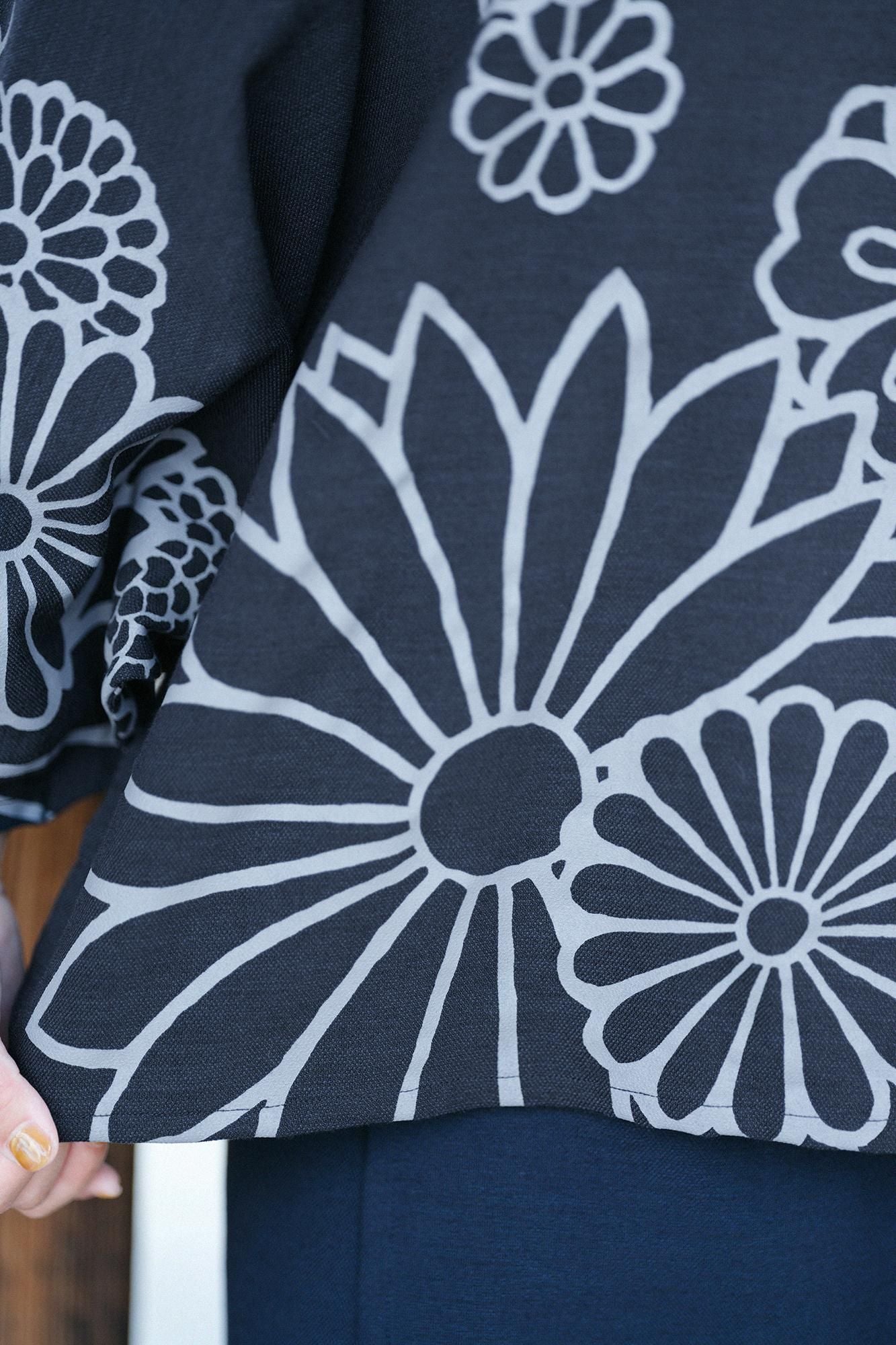 Cotton-rayon Blend Twill Weave Naginata Square Top / Gold Damask Dark Navy