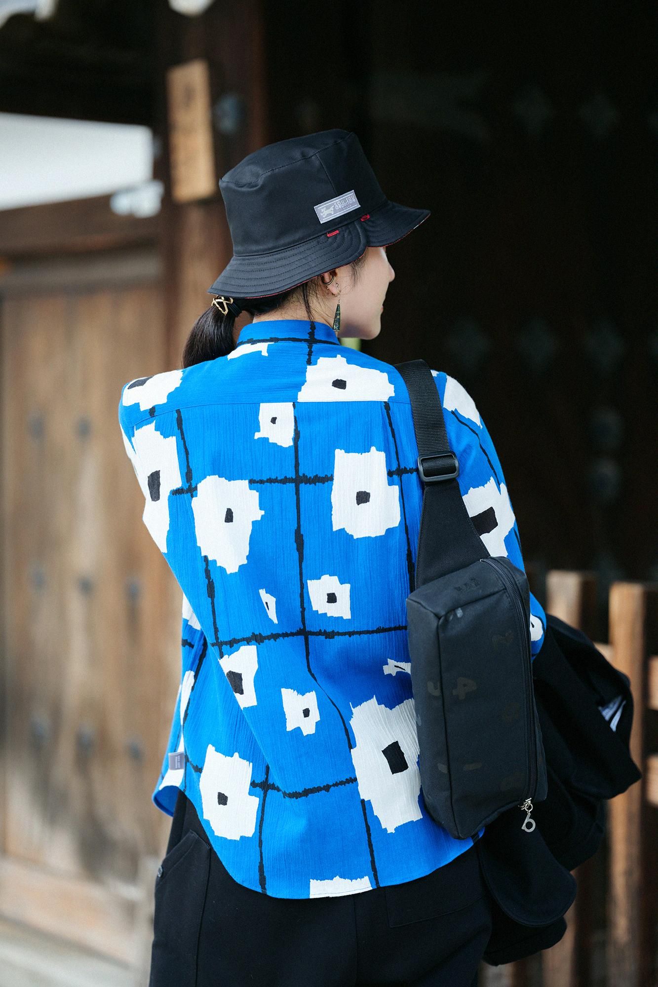 ソウソウ 高島縮 20/20 スタンドカラーシャツ／天花（てんか）男女兼用M 高島縮 20/20 スタンドカラーシャツ／天花（てんか）