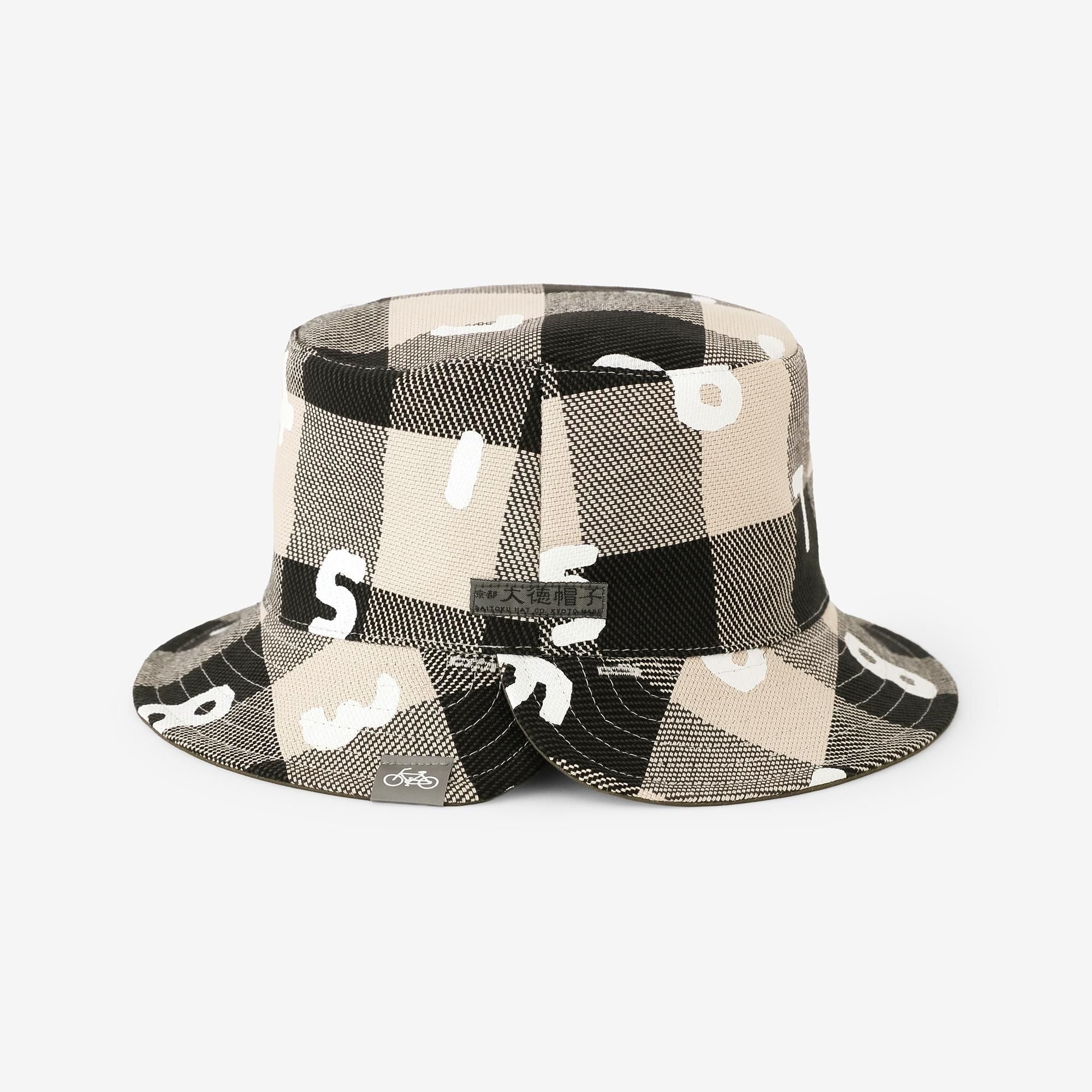 Chapeau de vélo réversible à carreaux en sergé épais/SO-SU-U ivoire