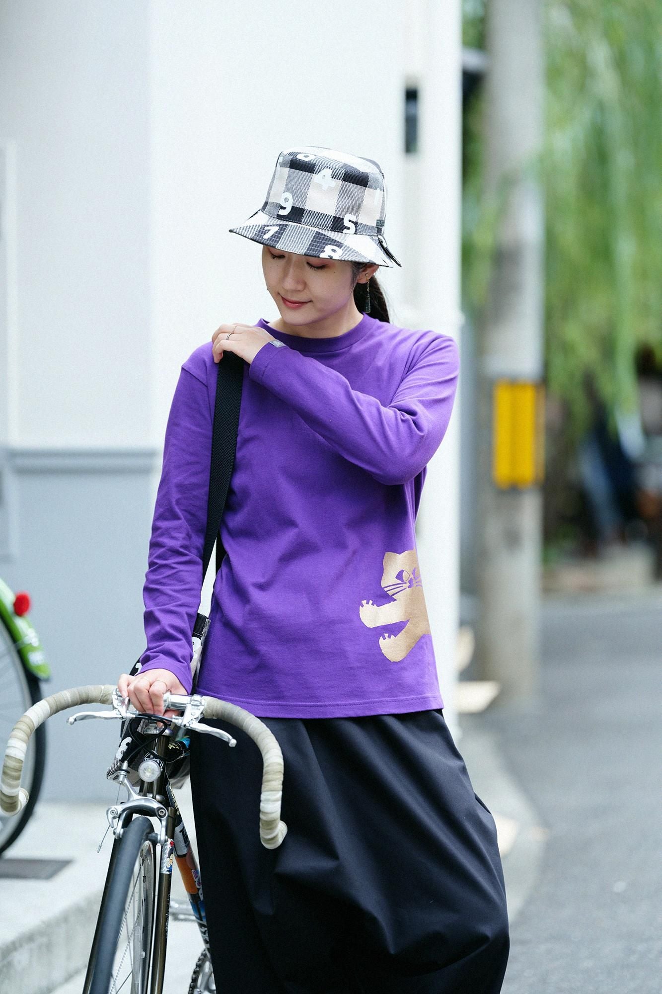 Chapeau de vélo réversible à carreaux en sergé épais/SO-SU-U ivoire