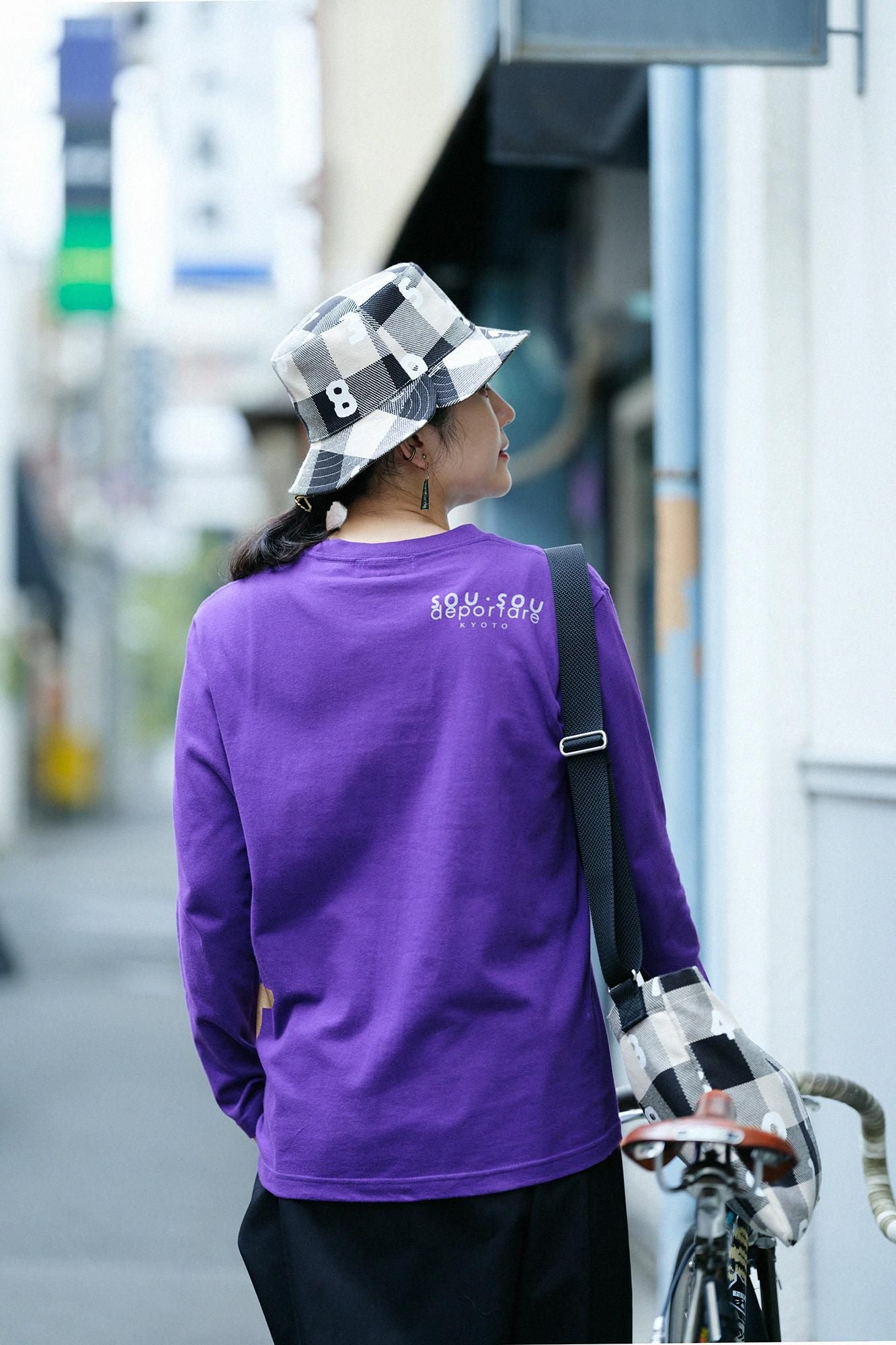 Chapeau de vélo réversible à carreaux en sergé épais/SO-SU-U ivoire