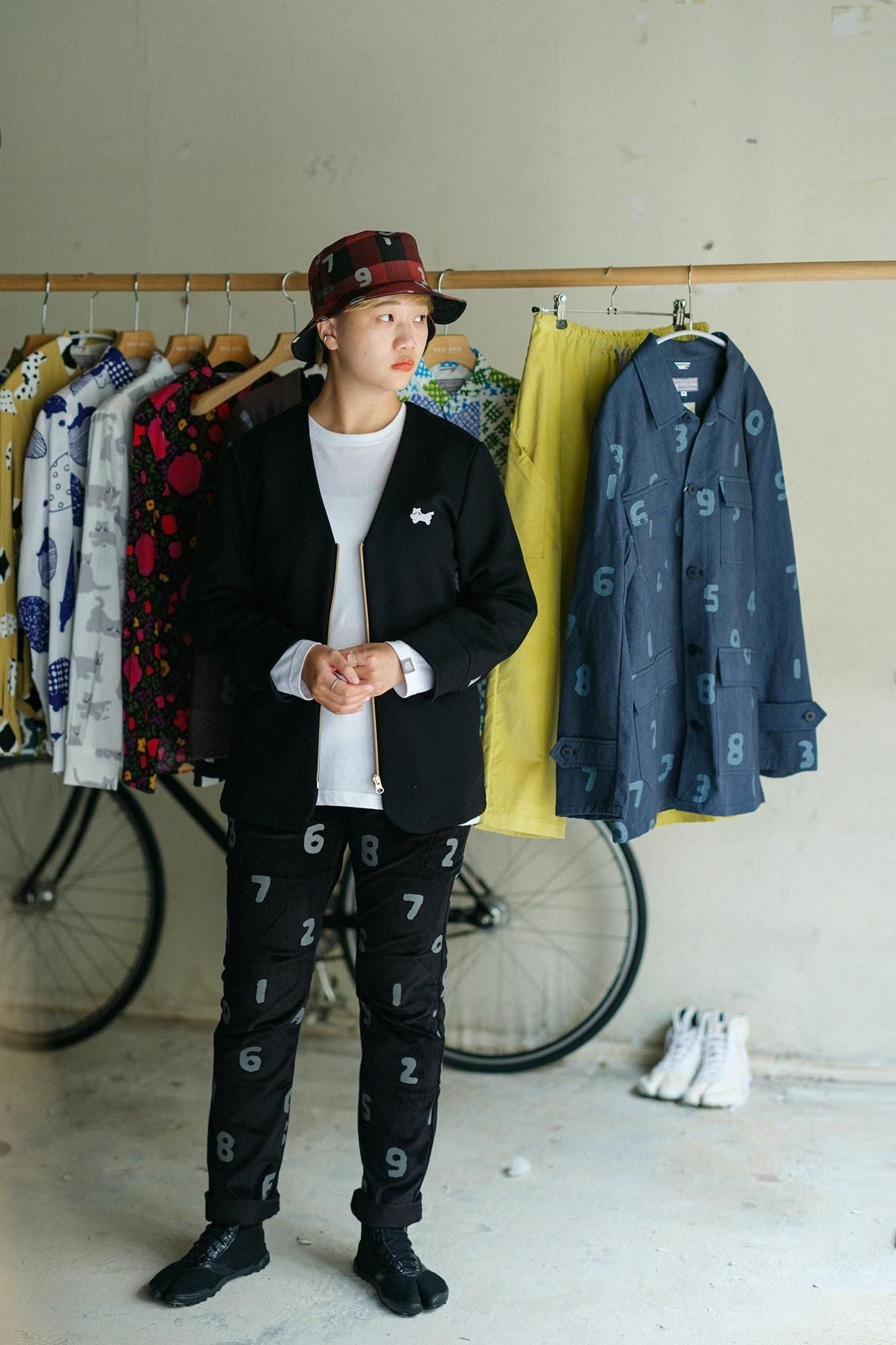 Chapeau de vélo réversible à carreaux en sergé épais/SO-SU-U rouge