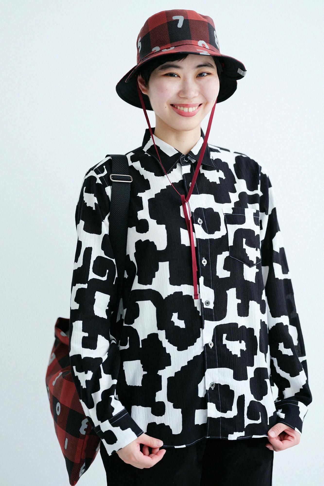 Chapeau de vélo réversible à carreaux en sergé épais/SO-SU-U rouge