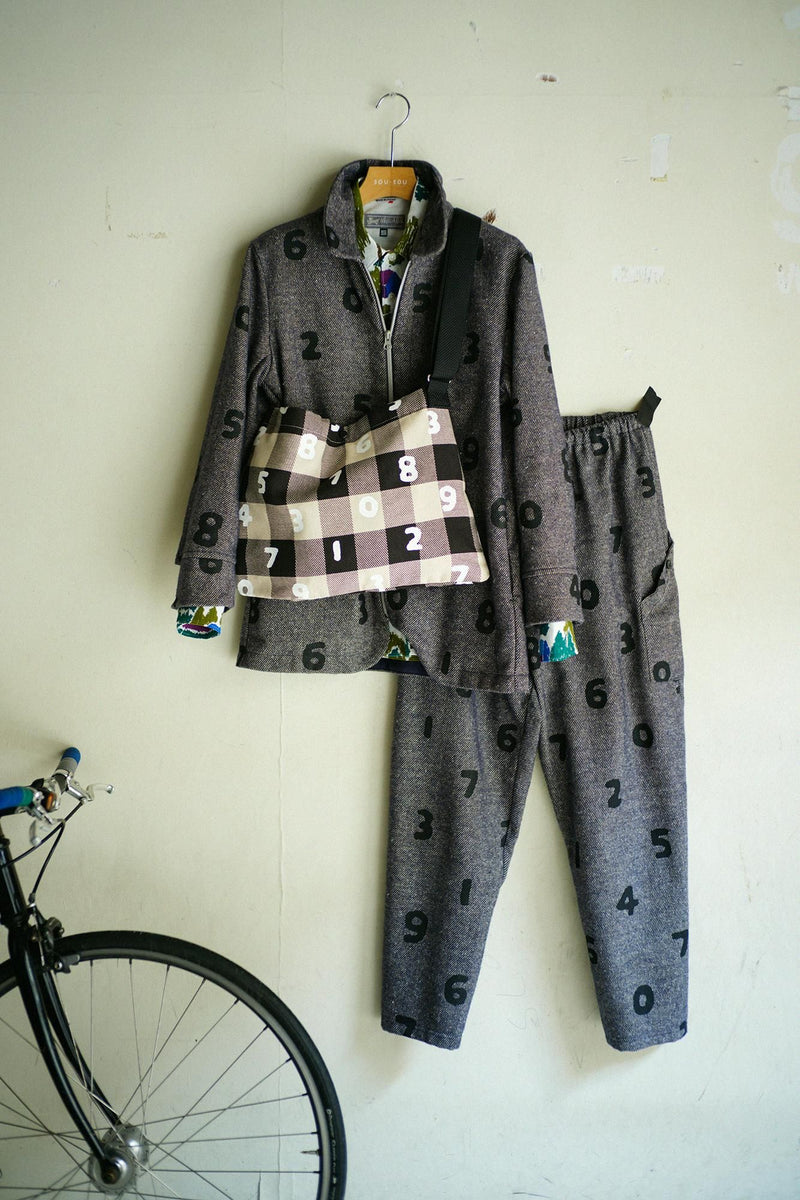 Jacke mit Reißverschluss und Kragen
