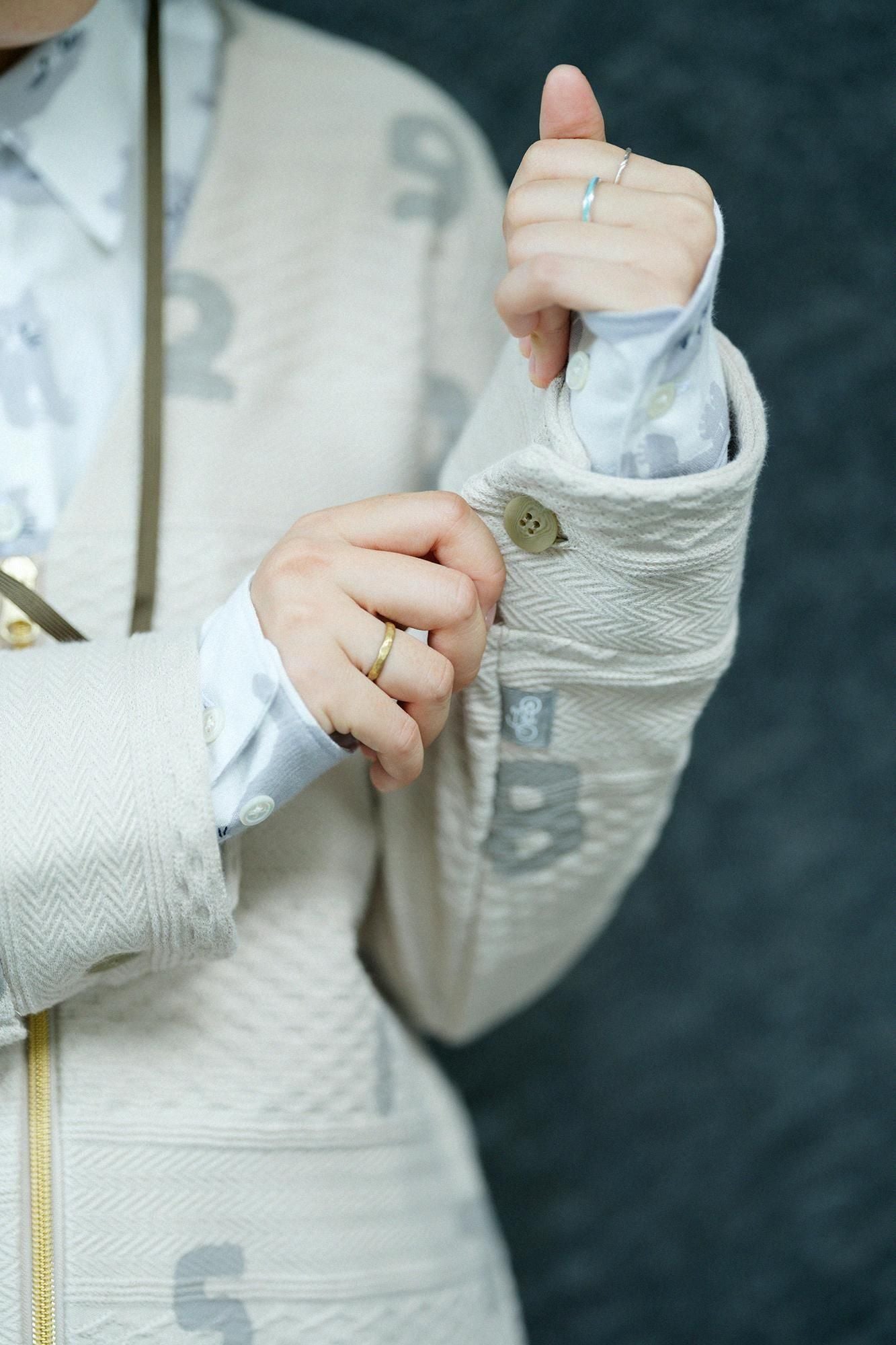 Jacquard Knit Collarless V-neck BIKE Jacket / SO-SU-U Greyish White