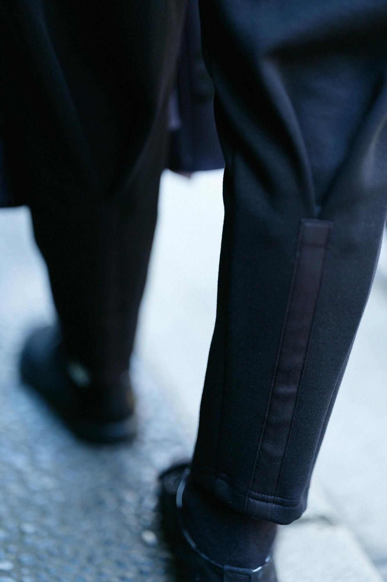 골판지 니트 BIKE 조드푸르 팬츠/검은색