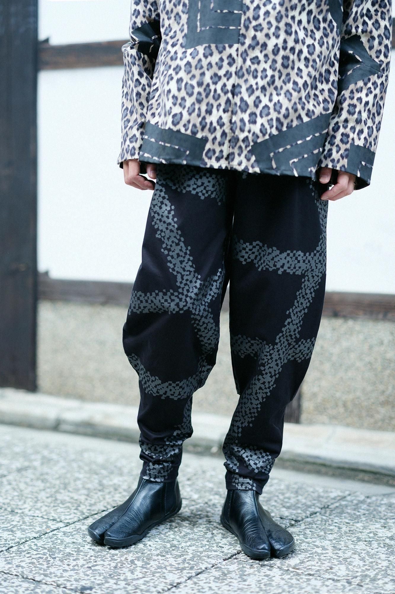 伸（しん） 綾織（あやおり） 裁付（たっつけ）えんゆう穿き／がんじがらめ 濡羽色（ぬればいろ）