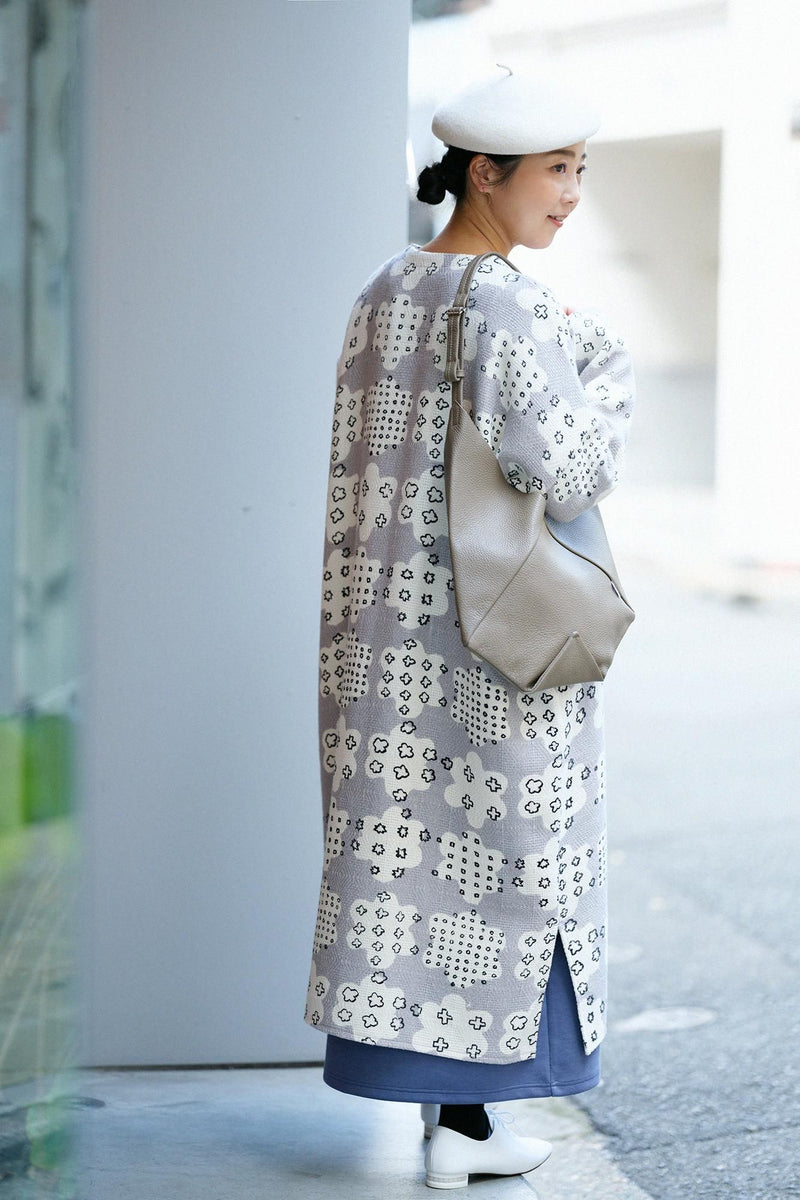 Vネック ライトコート（秋冬）