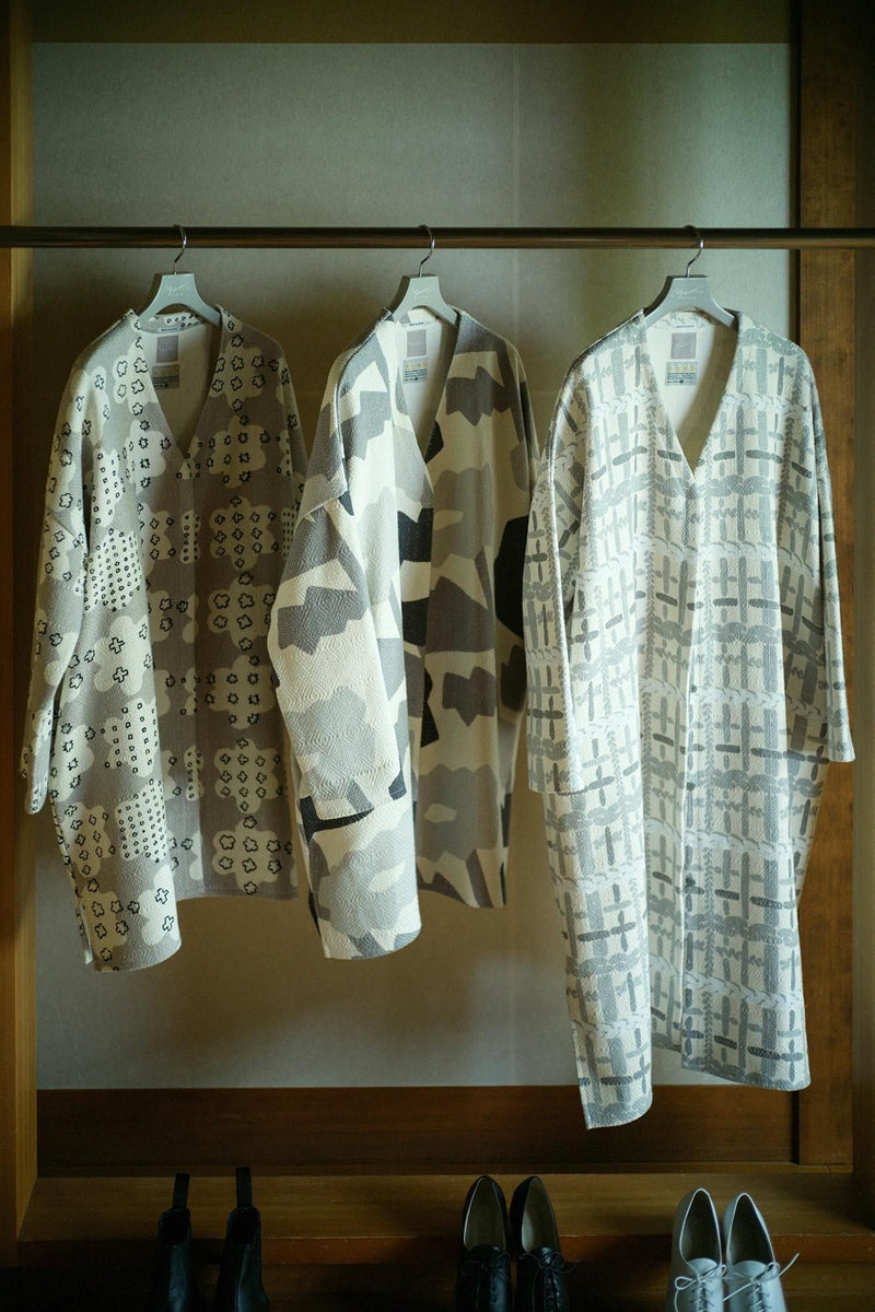 Vネック ライトコート（秋冬）