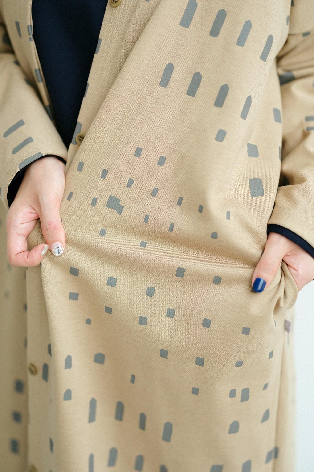 인레이 저지 스탠드칼라라이트 코트／창문 금발의