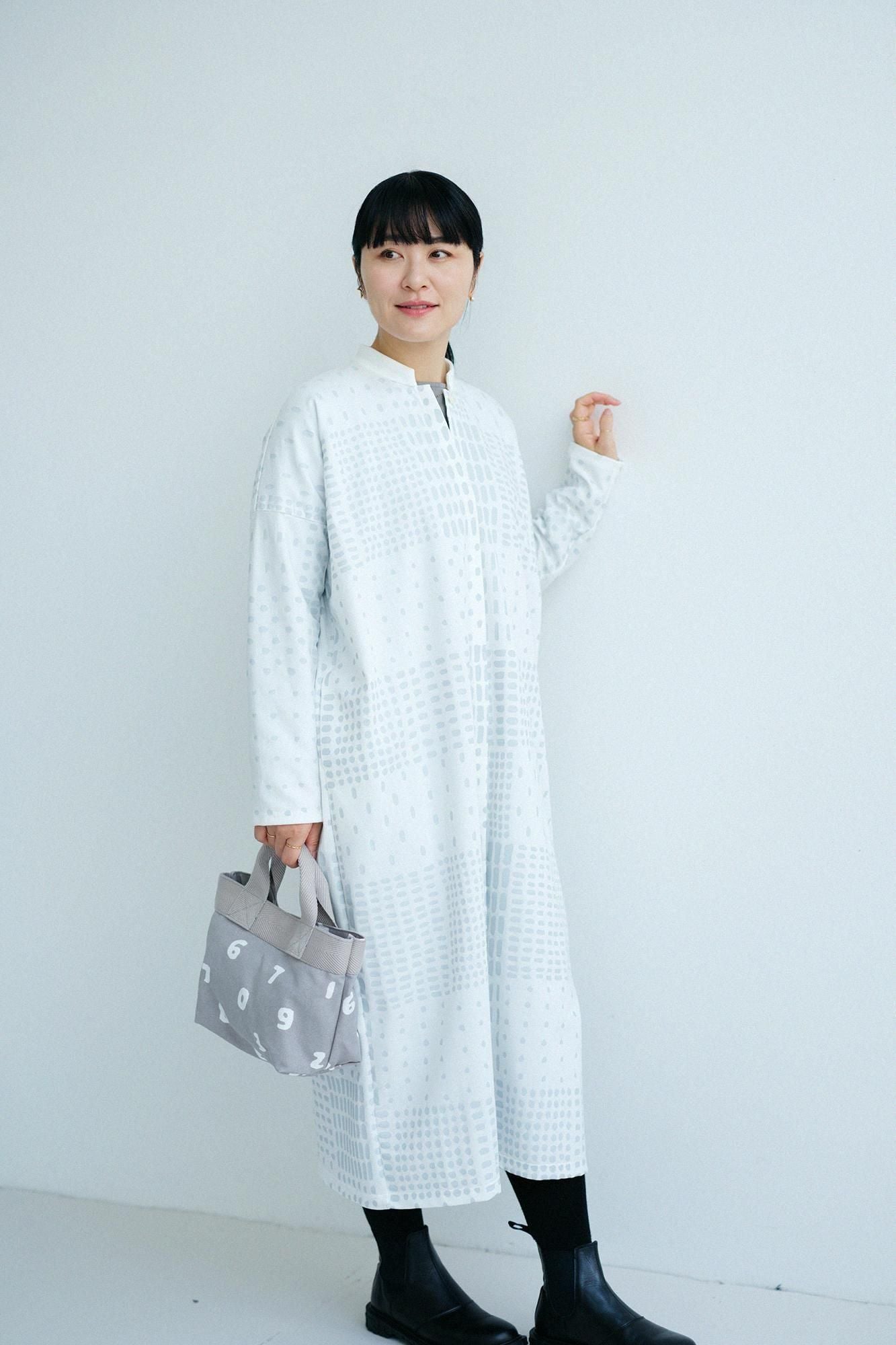 鑲嵌針織 立領輕型外套 超長版／敷石 白色