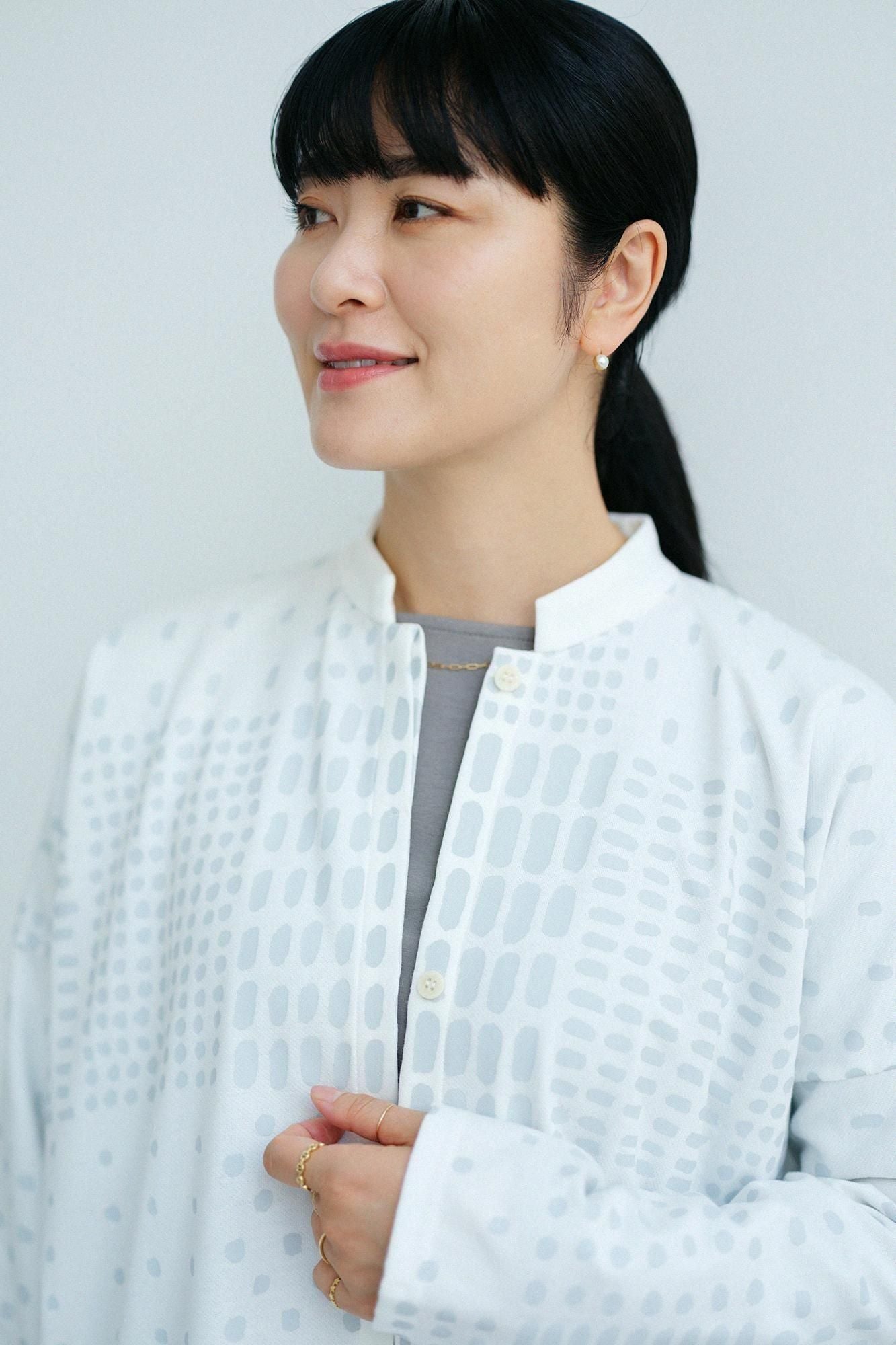 鑲嵌針織 立領輕型外套 超長版／敷石 白色