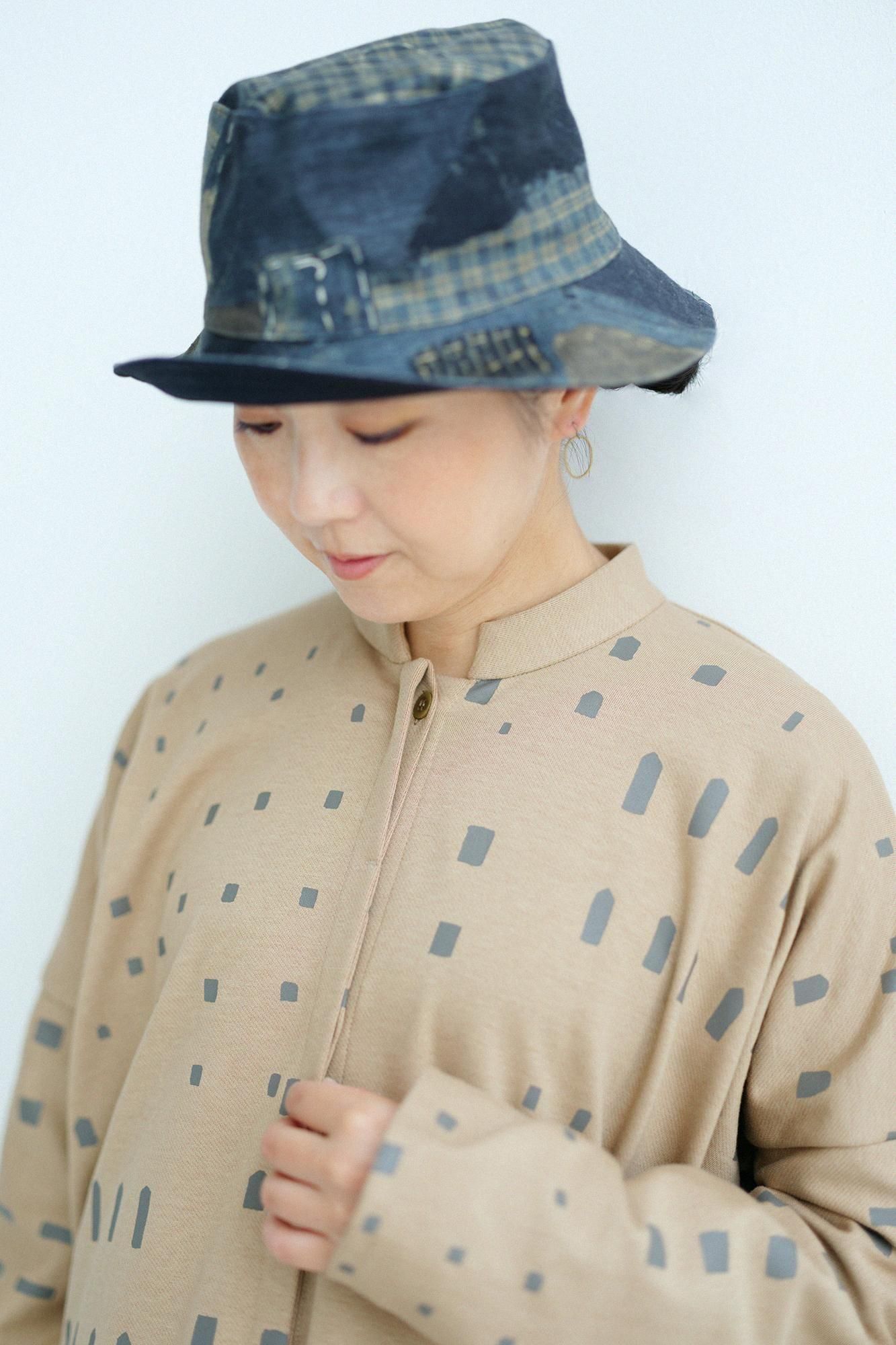 鑲嵌針織 立領輕型外套 超長版／窗 棕色