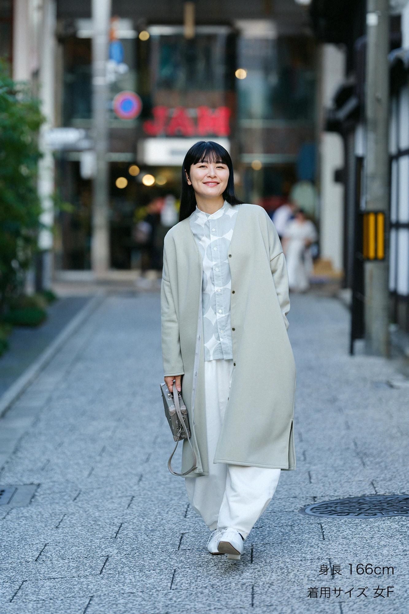 Vネック ライトコート（秋冬）