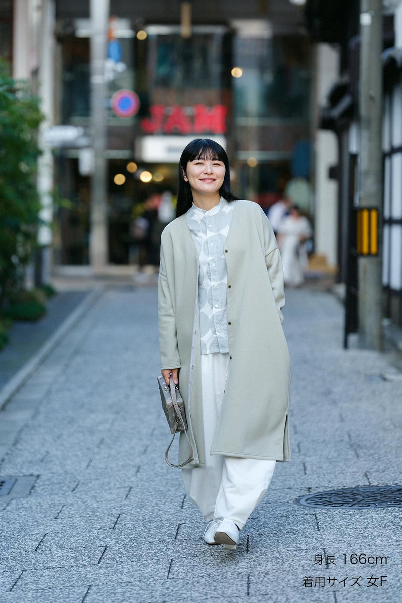 Vネック ライトコート（秋冬）