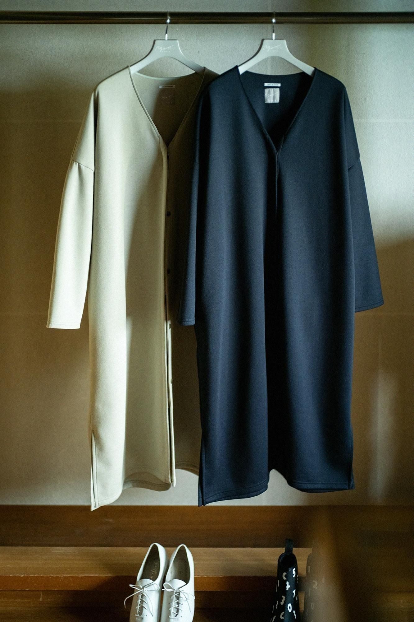 Vネック ライトコート（秋冬）