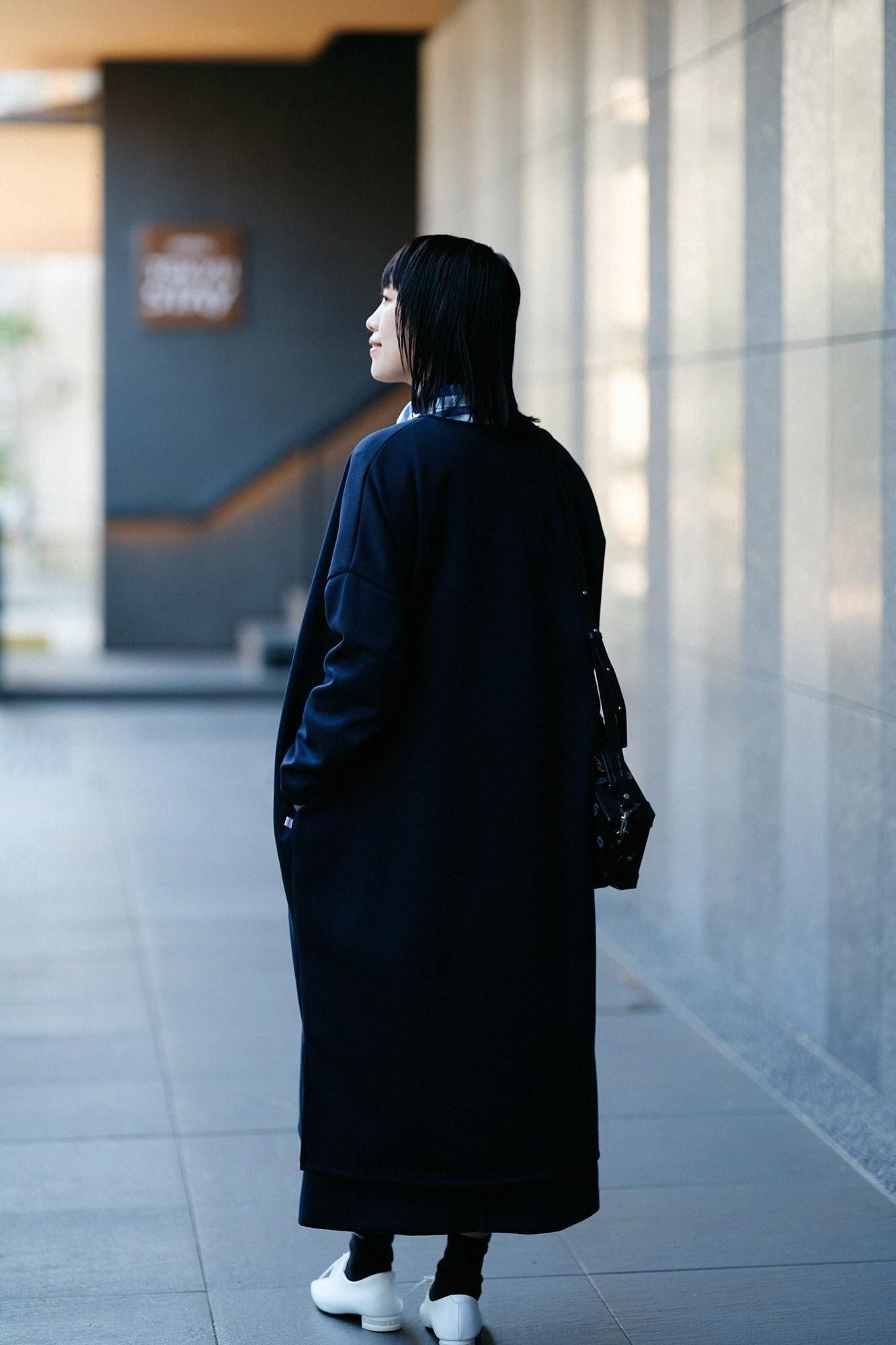 瓦楞針織 V領 輕型外套／深藍