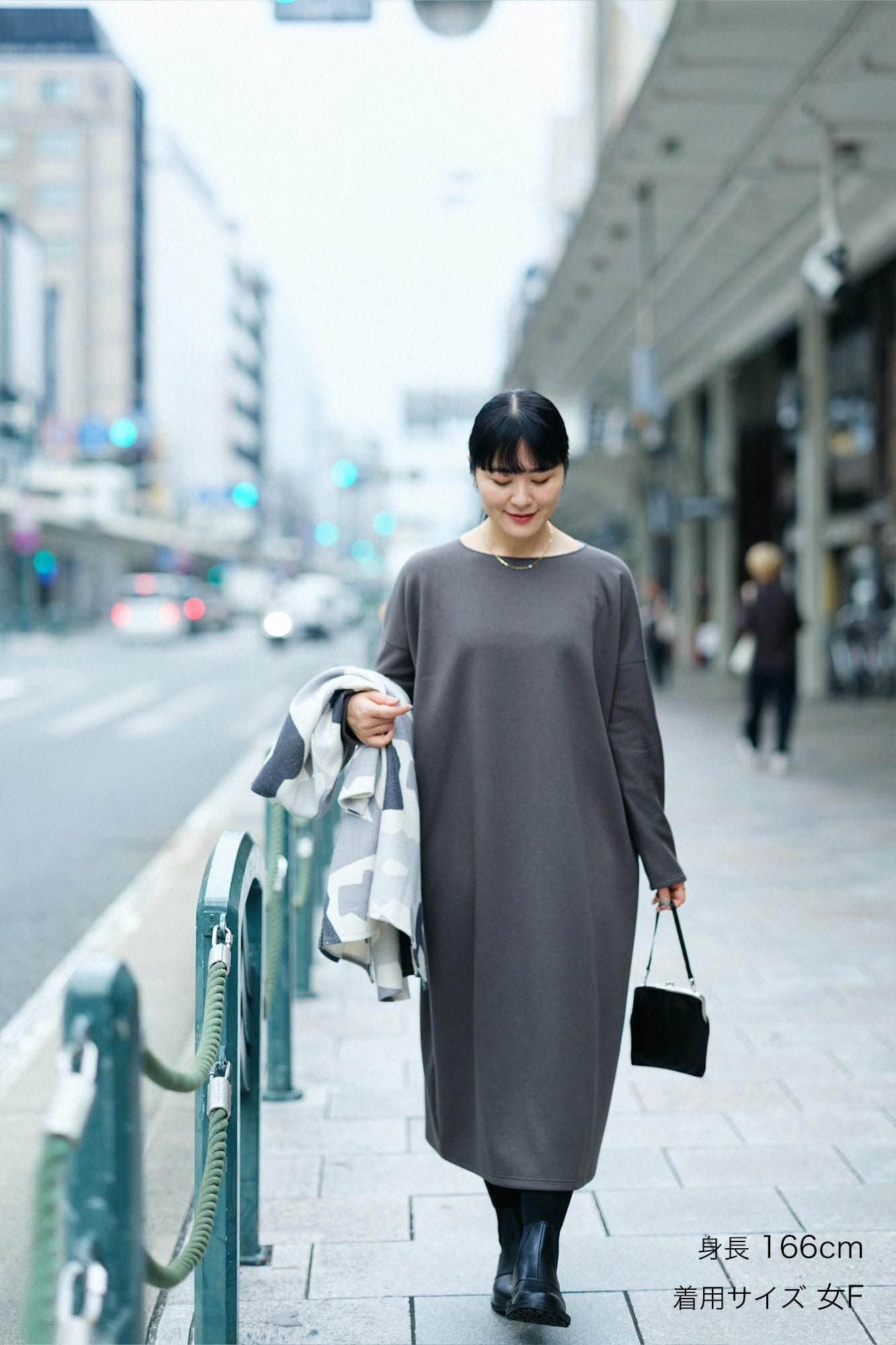 카드보드 니트 보트넥 L/S OP 맥시길이/올리브 그린