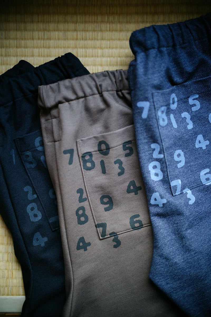 leicht zulaufende Hose