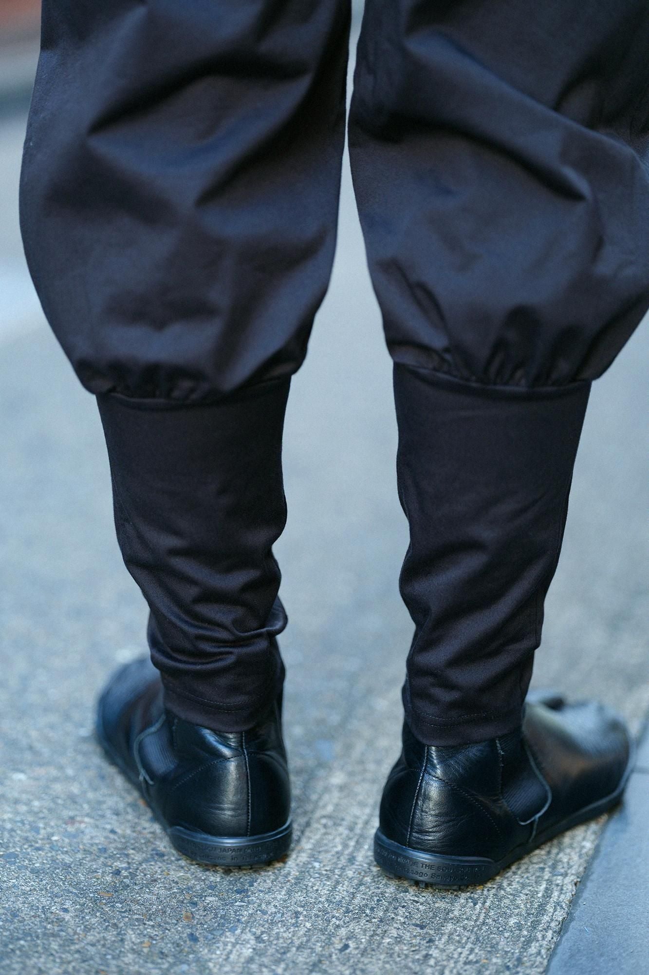 伸（しん） 綾織（あやおり） 裁付（たっつけ）えんゆう穿き／濡羽色（ぬればいろ）