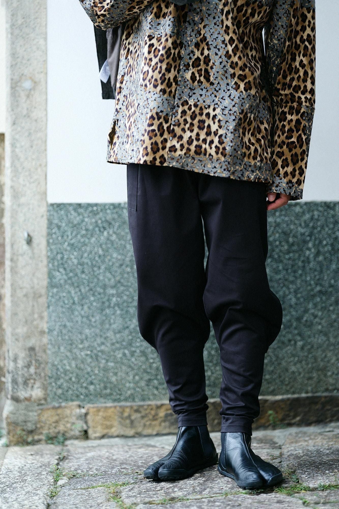 伸（しん） 綾織（あやおり） 裁付（たっつけ）えんゆう穿き／濡羽色（ぬればいろ）